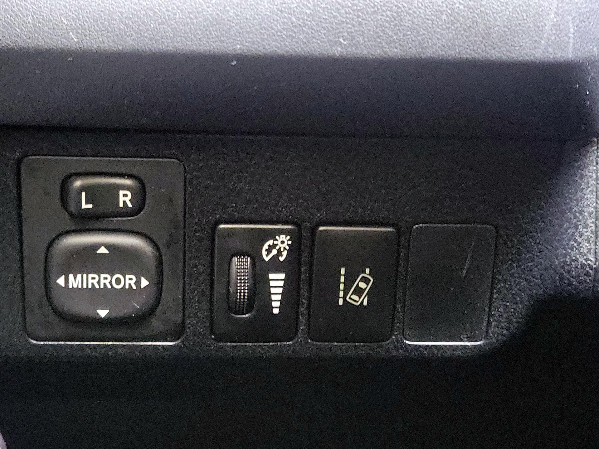 Thumbnail: 2018 Toyota RAV4 - 13