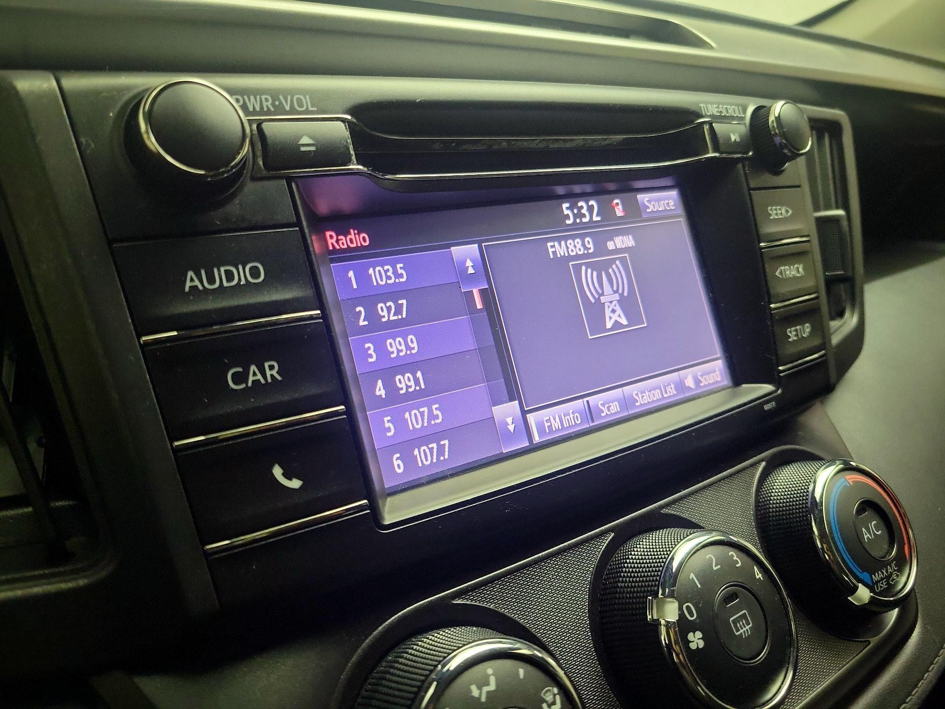 Thumbnail: 2018 Toyota RAV4 - 15