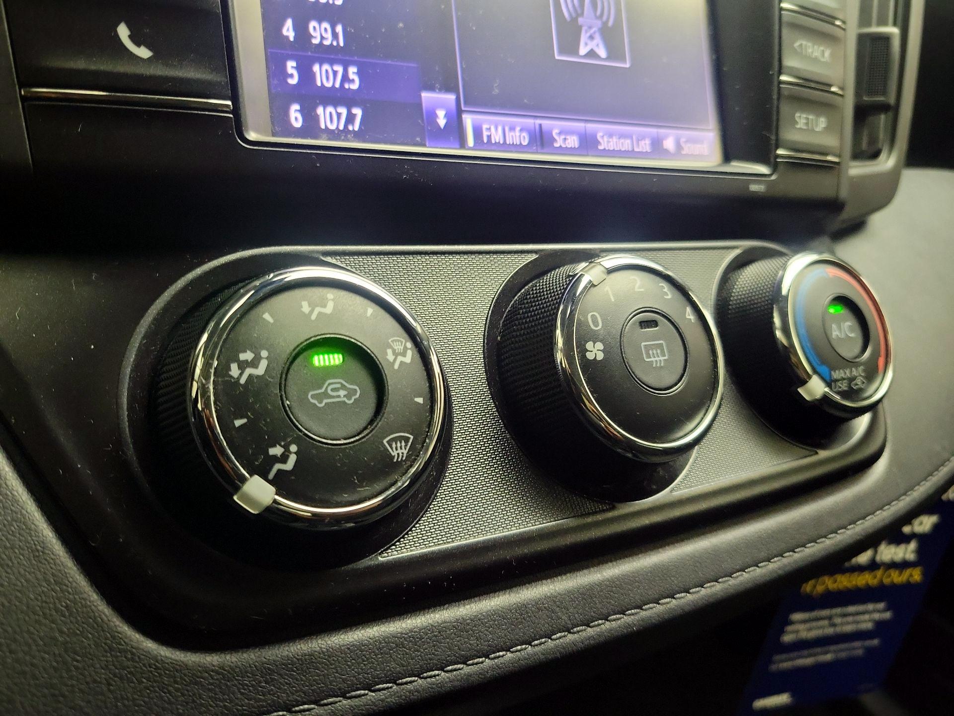 Thumbnail: 2018 Toyota RAV4 - 16