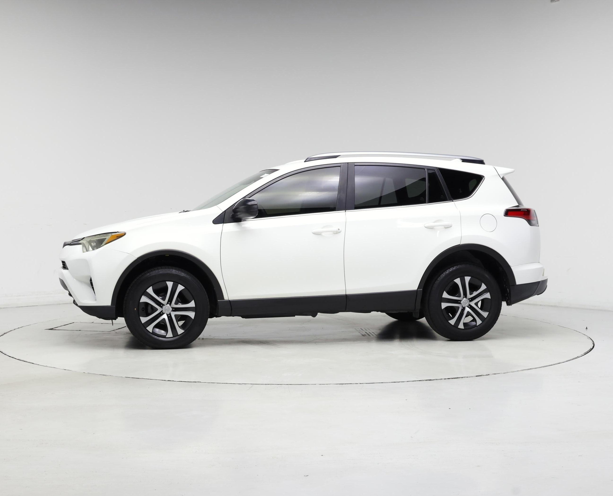 Thumbnail: 2018 Toyota RAV4 - 3