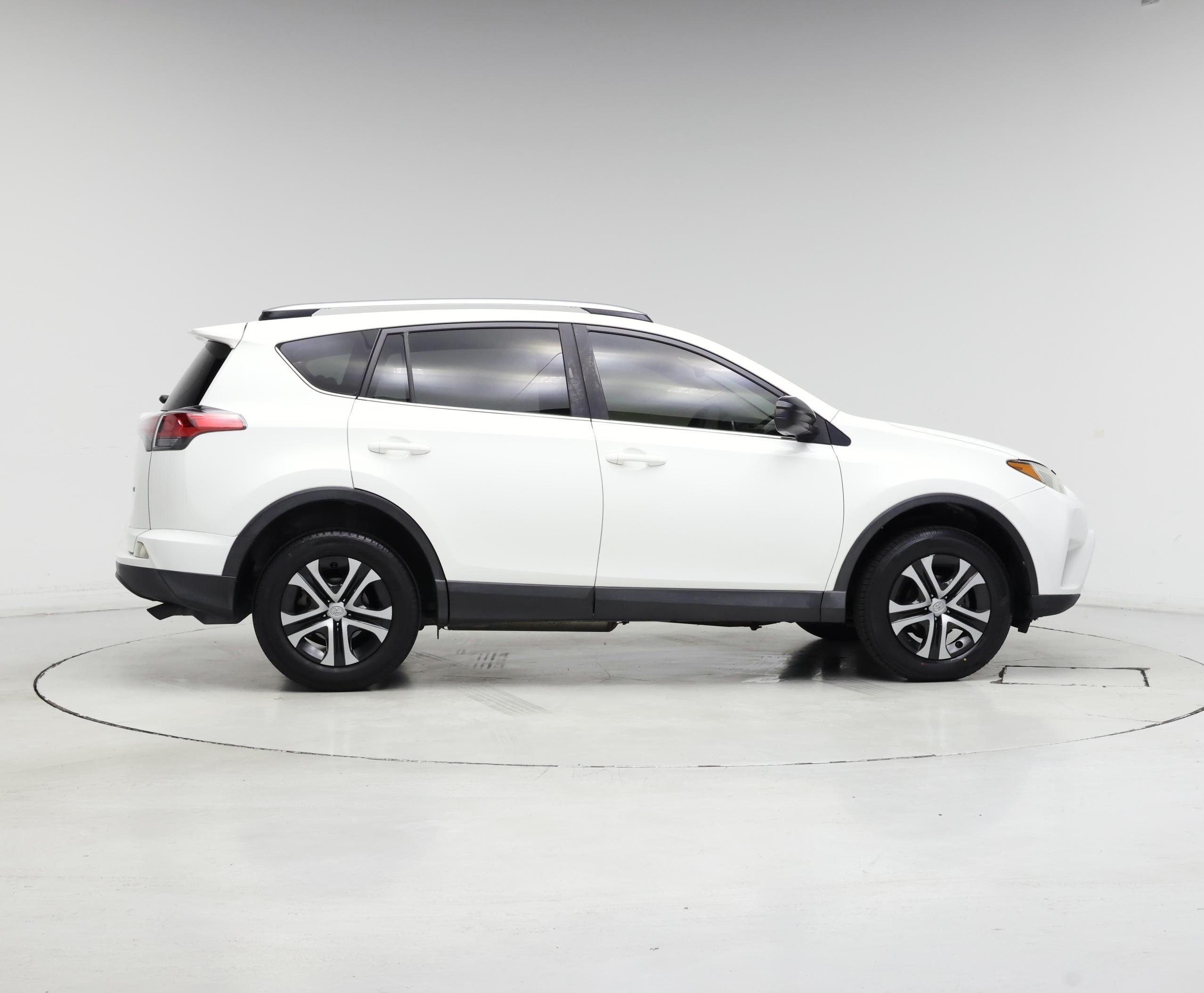 Thumbnail: 2018 Toyota RAV4 - 7