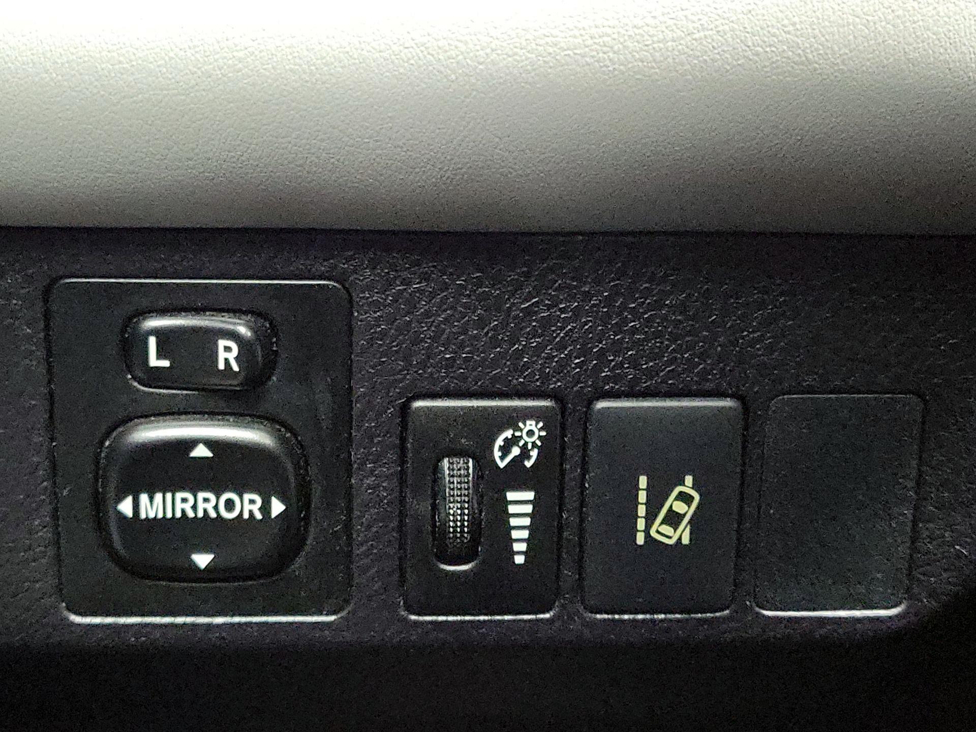 Thumbnail: 2017 Toyota RAV4 - 13
