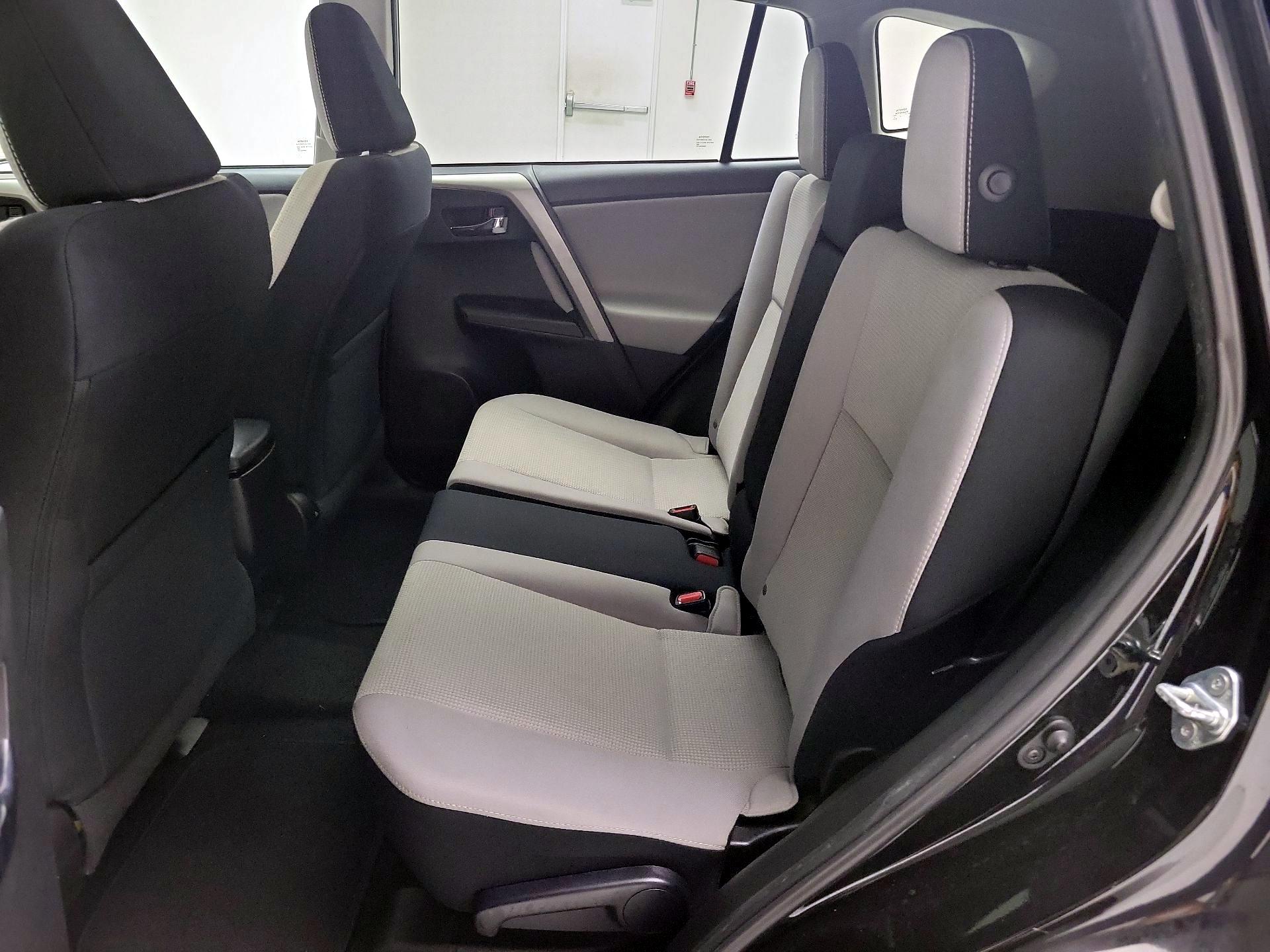Thumbnail: 2017 Toyota RAV4 - 20