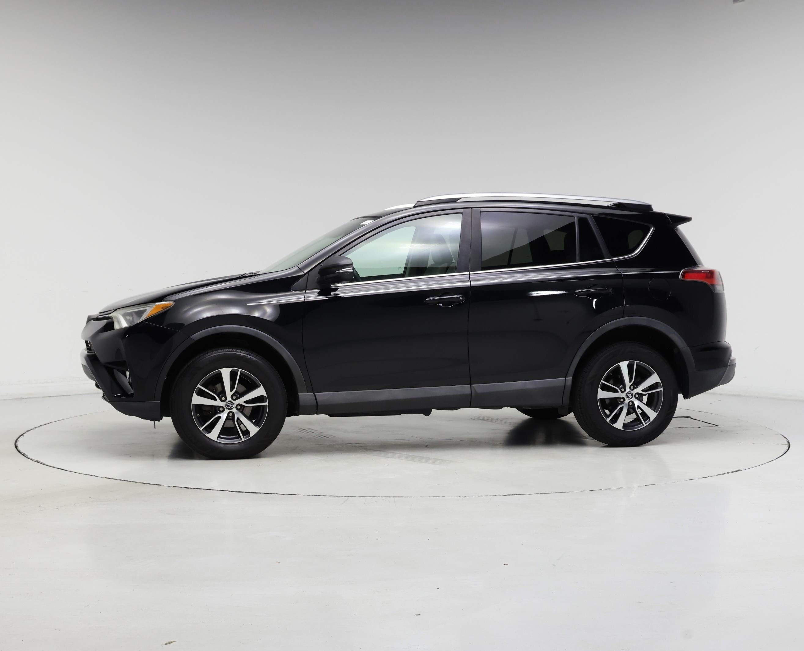 Thumbnail: 2017 Toyota RAV4 - 3