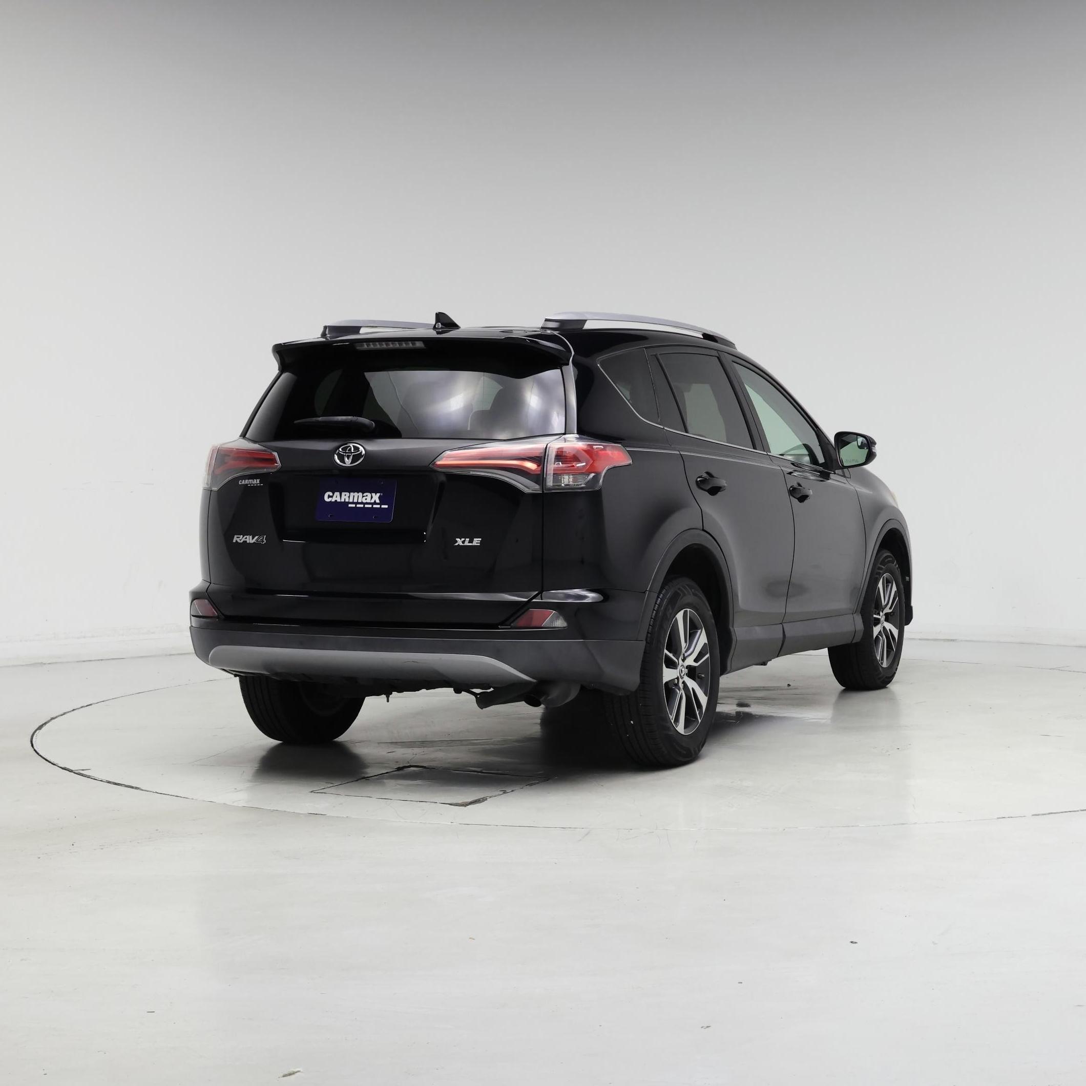 Thumbnail: 2017 Toyota RAV4 - 8