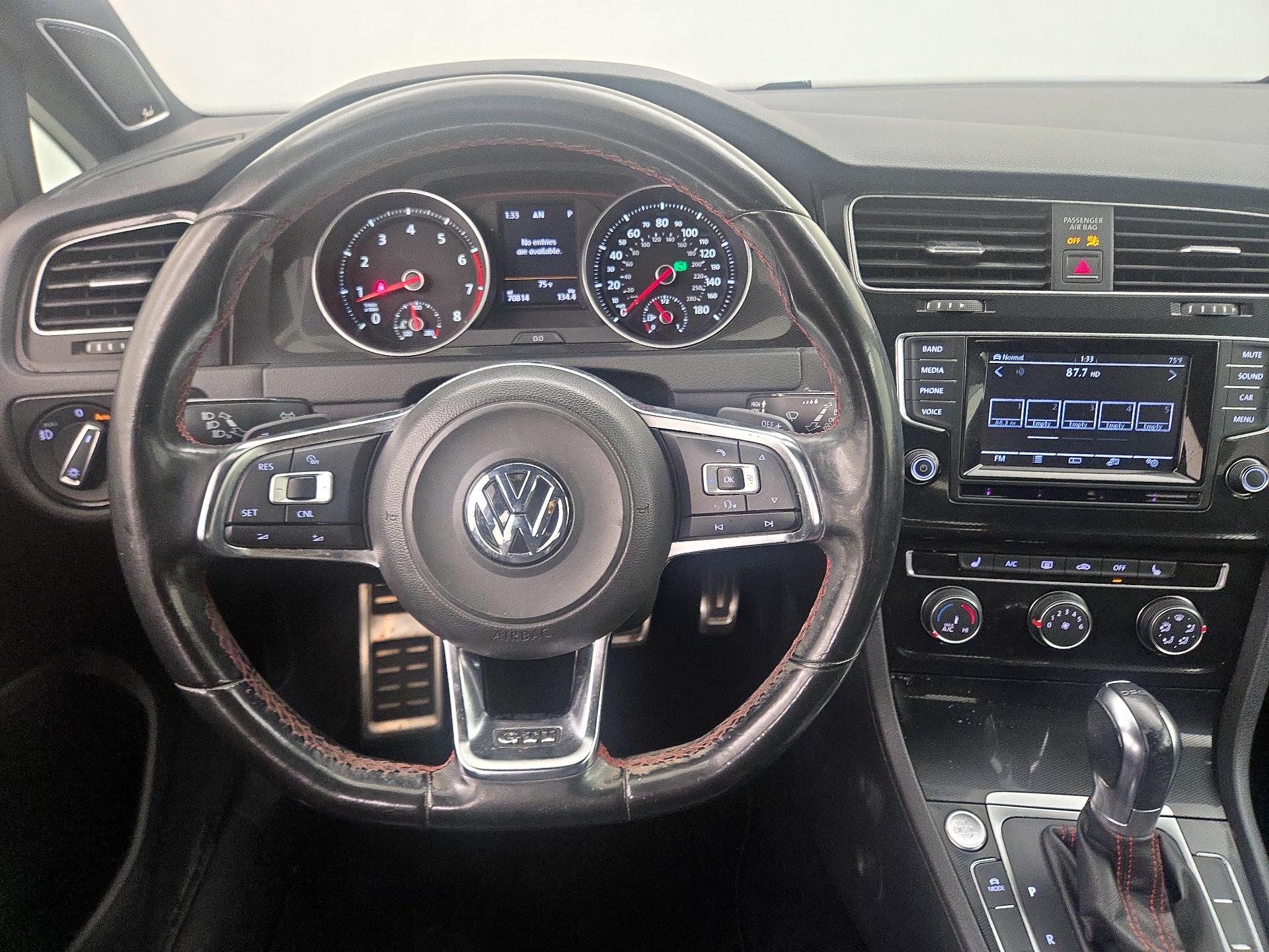 Thumbnail: 2015 Volkswagen Golf - 10