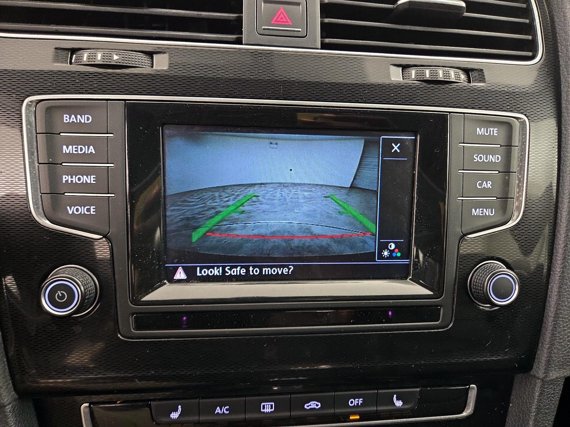 Thumbnail: 2015 Volkswagen Golf - 14