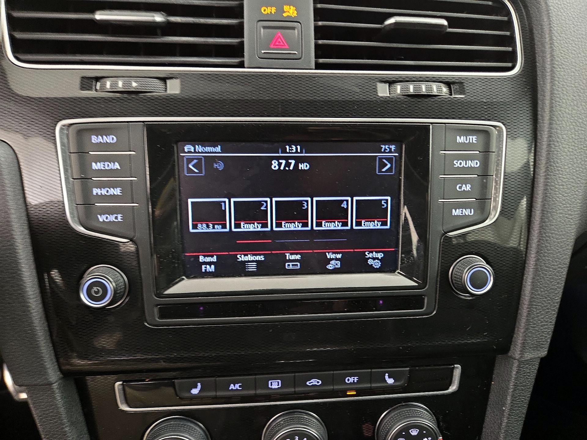 Thumbnail: 2015 Volkswagen Golf - 15