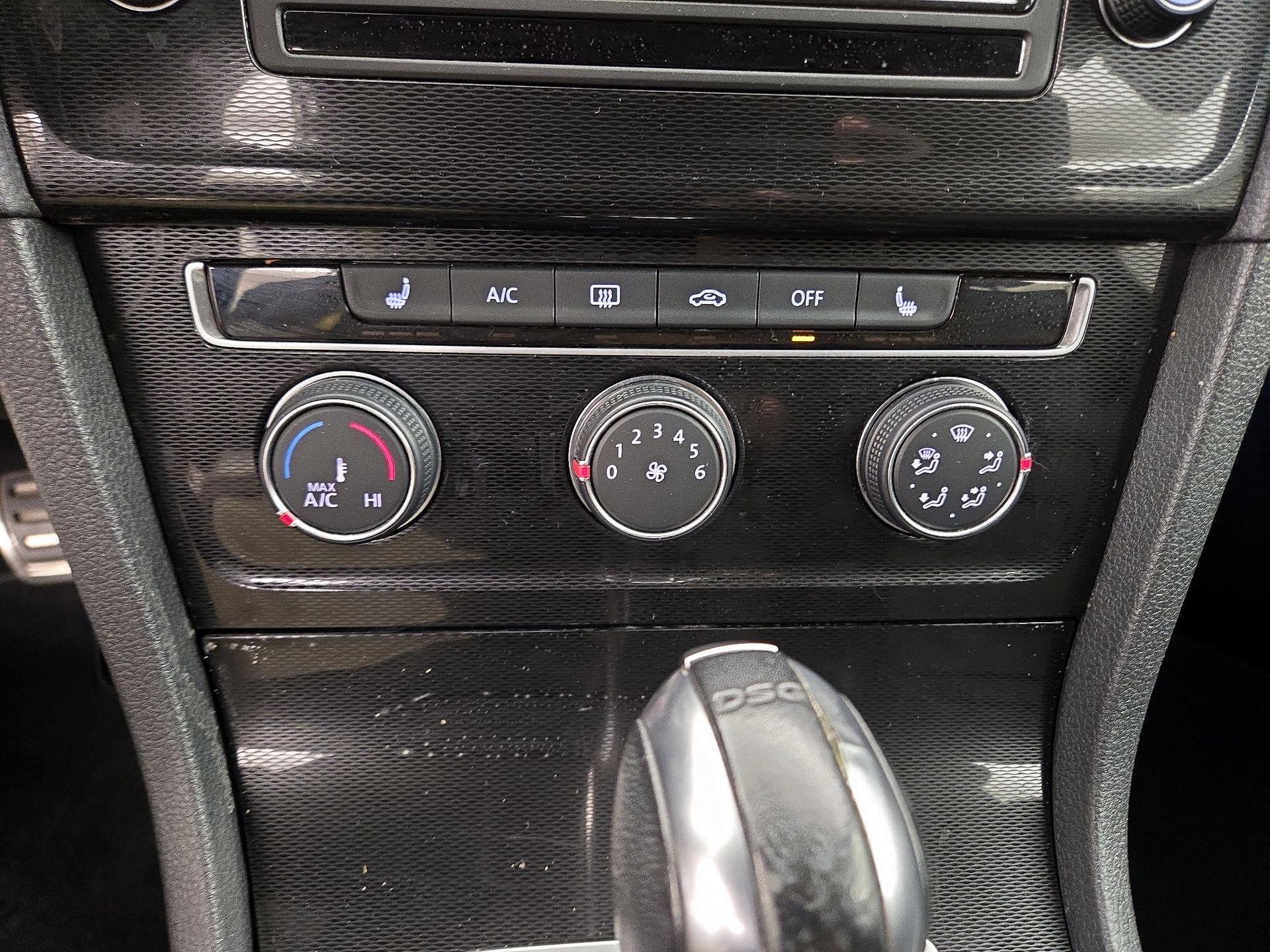 Thumbnail: 2015 Volkswagen Golf - 16