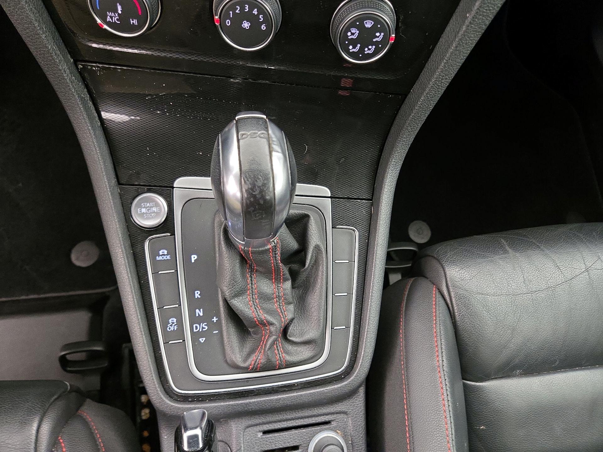 Thumbnail: 2015 Volkswagen Golf - 17