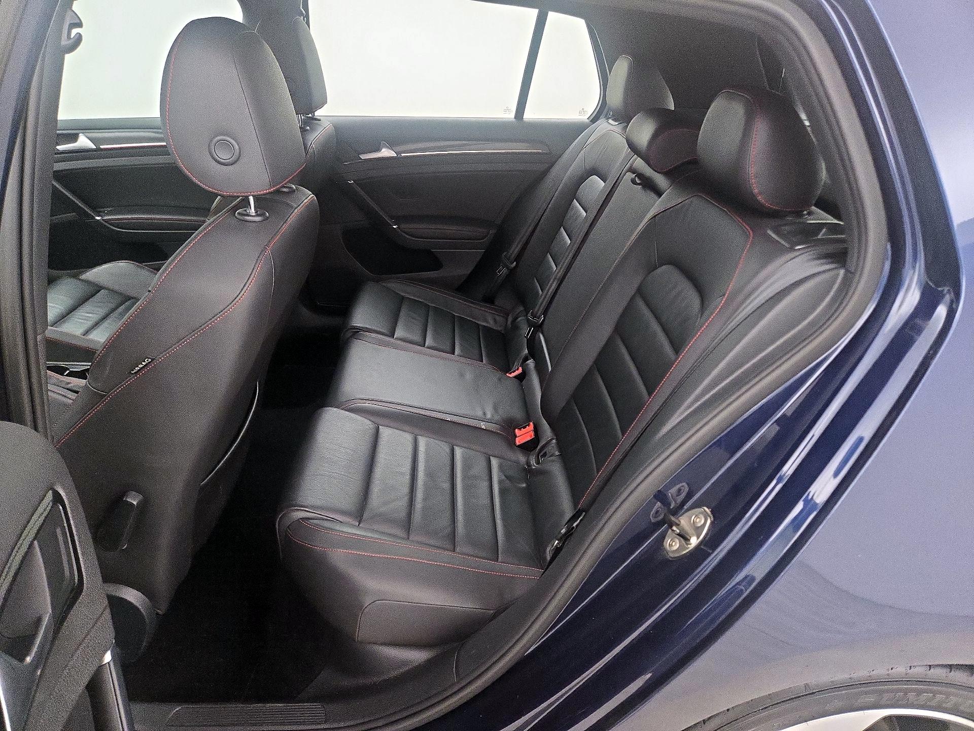 Thumbnail: 2015 Volkswagen Golf - 20