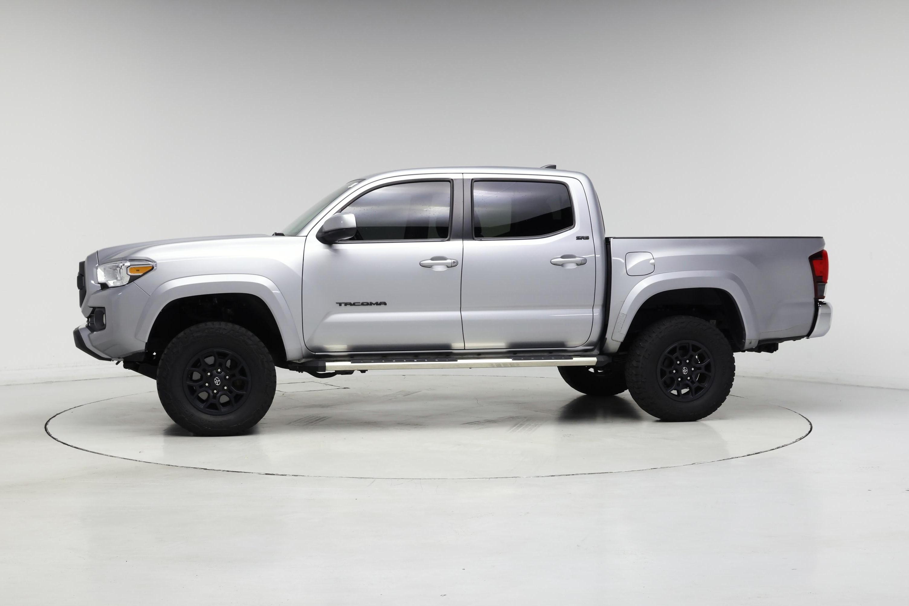 Thumbnail: 2019 Toyota Tacoma - 3