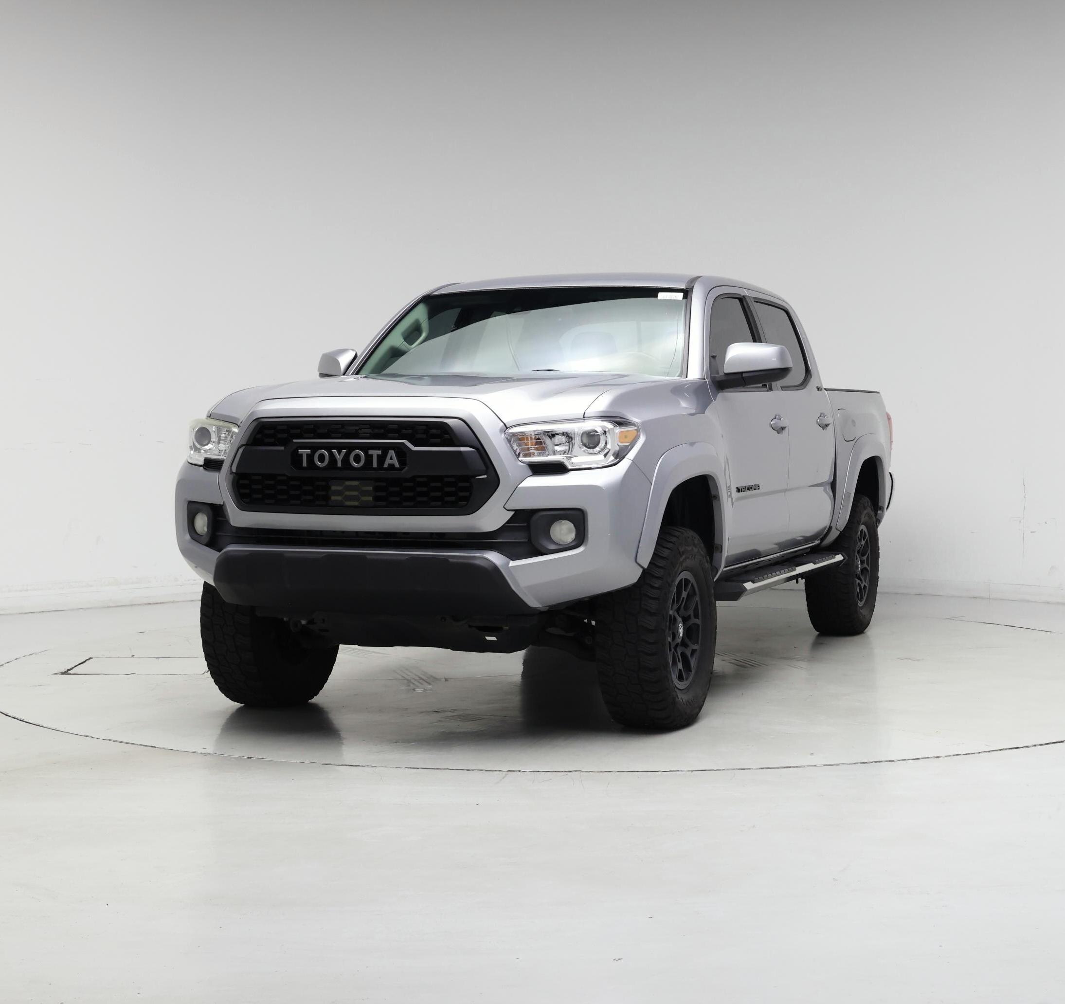 Thumbnail: 2019 Toyota Tacoma - 4