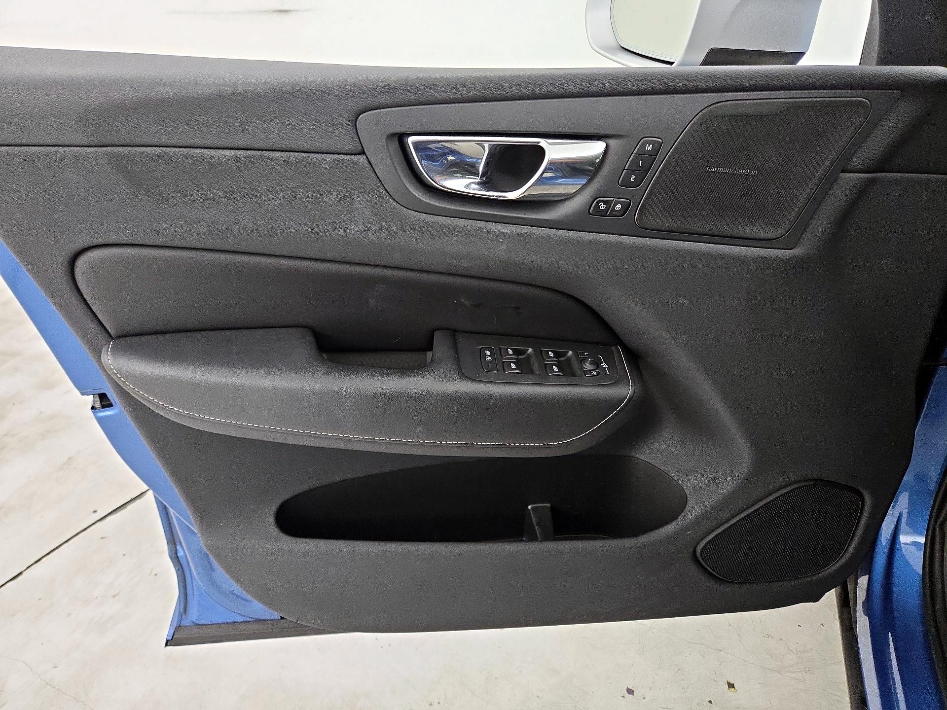 Thumbnail: 2019 Volvo XC60 - 12
