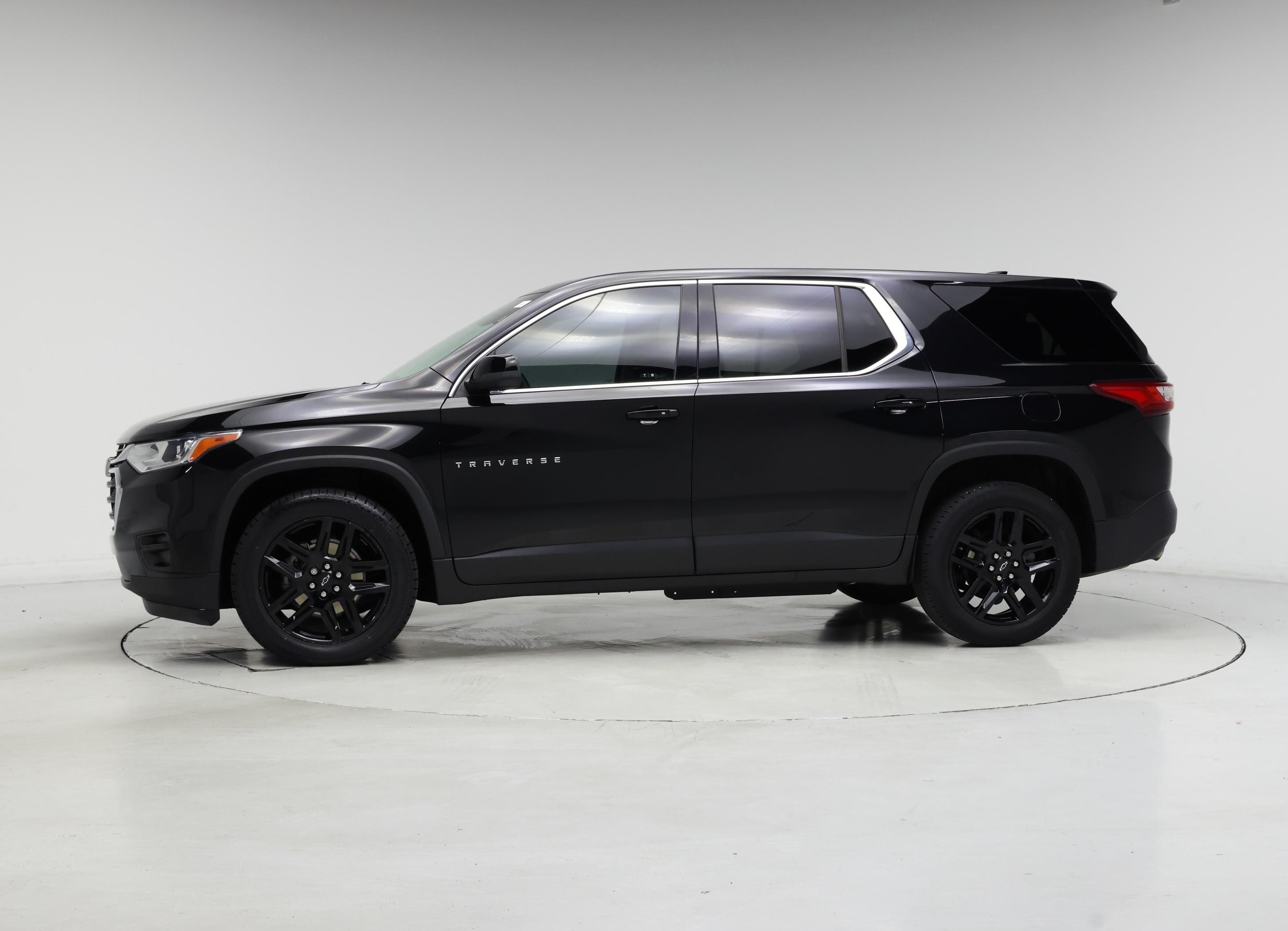 Thumbnail: 2021 Chevrolet Traverse - 3