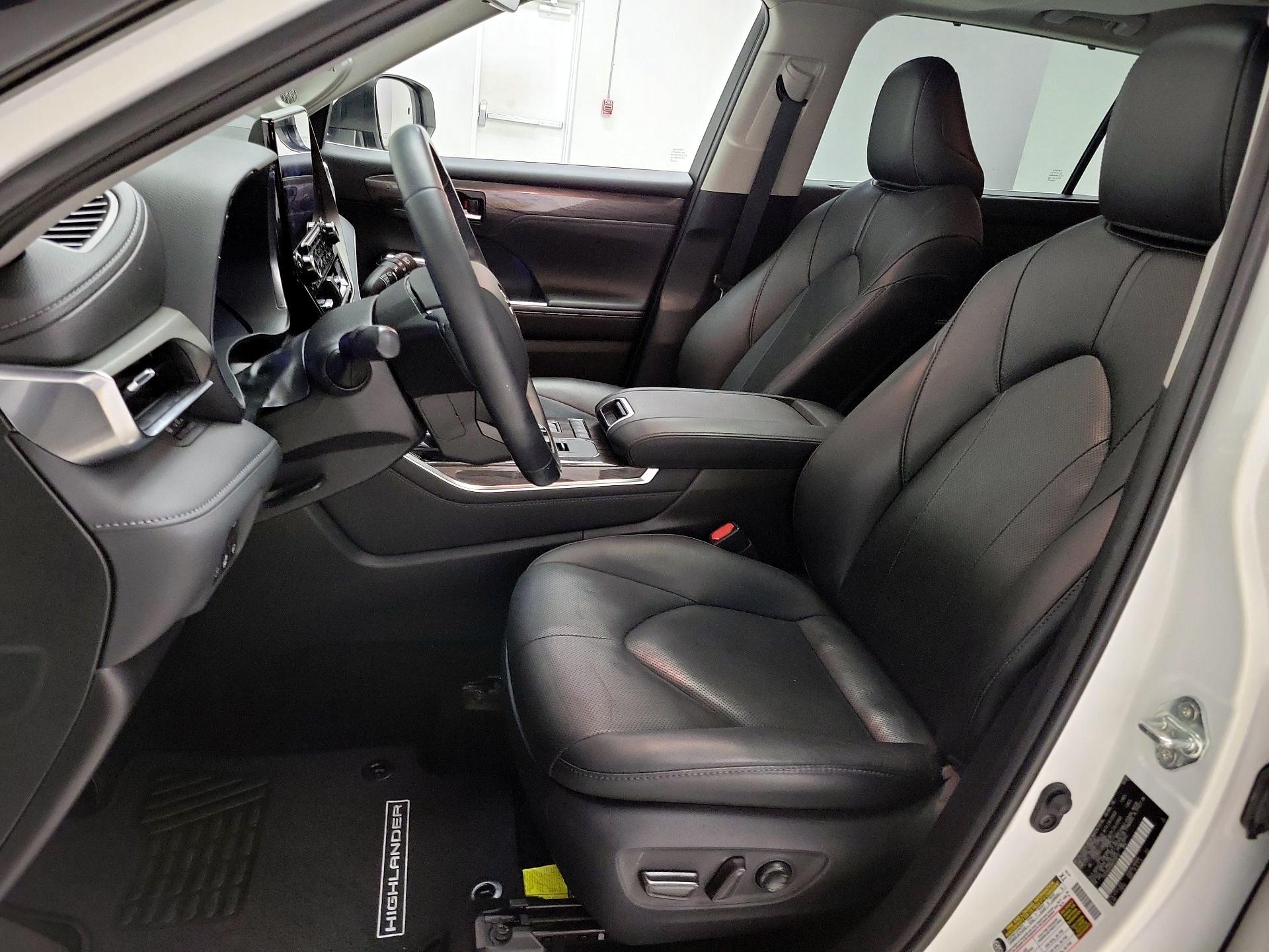 Thumbnail: 2021 Toyota Highlander - 11