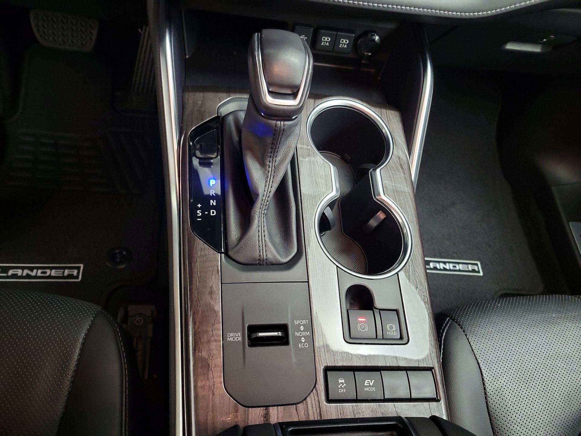 Thumbnail: 2021 Toyota Highlander - 17