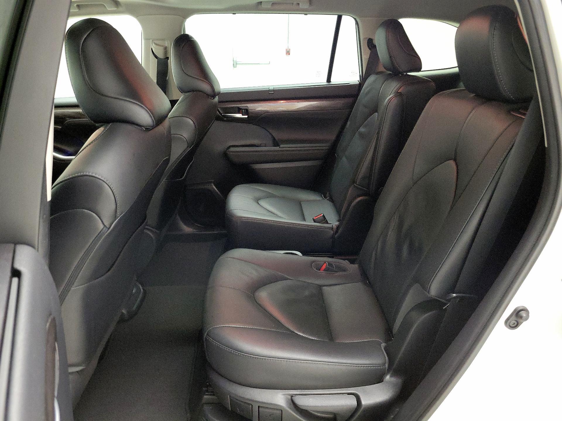 Thumbnail: 2021 Toyota Highlander - 20