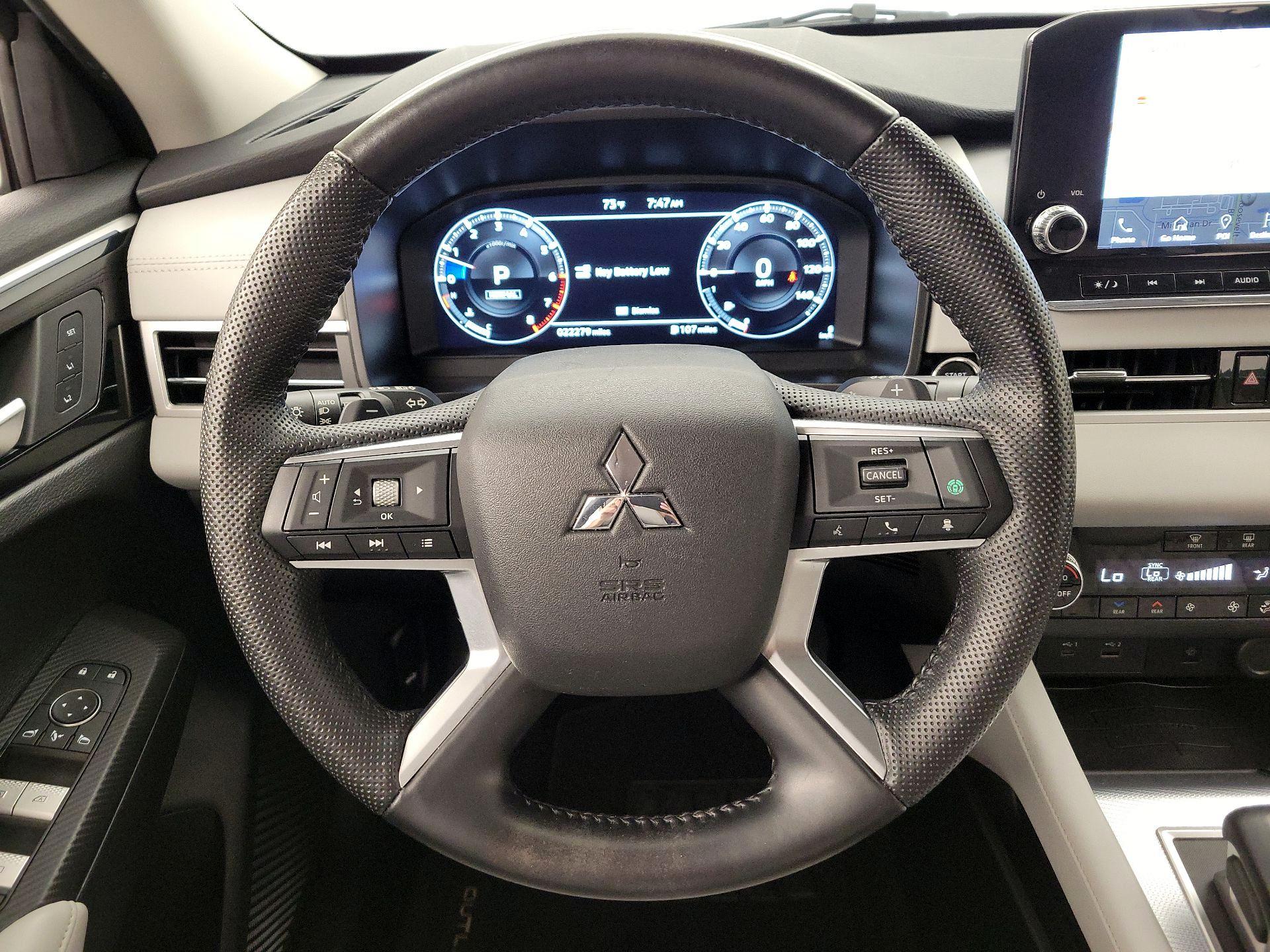 Thumbnail: 2023 Mitsubishi Outlander - 10