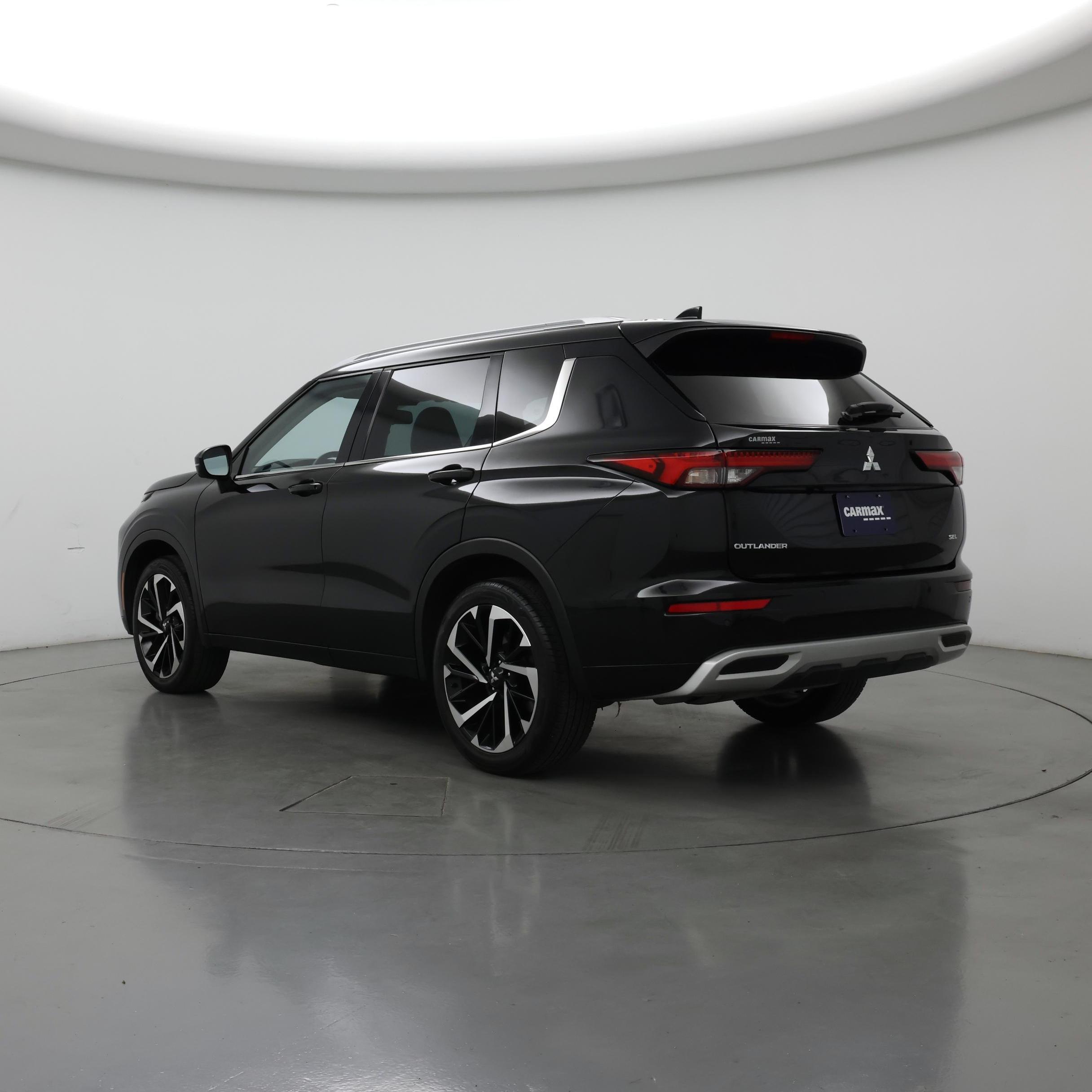 Thumbnail: 2023 Mitsubishi Outlander - 2