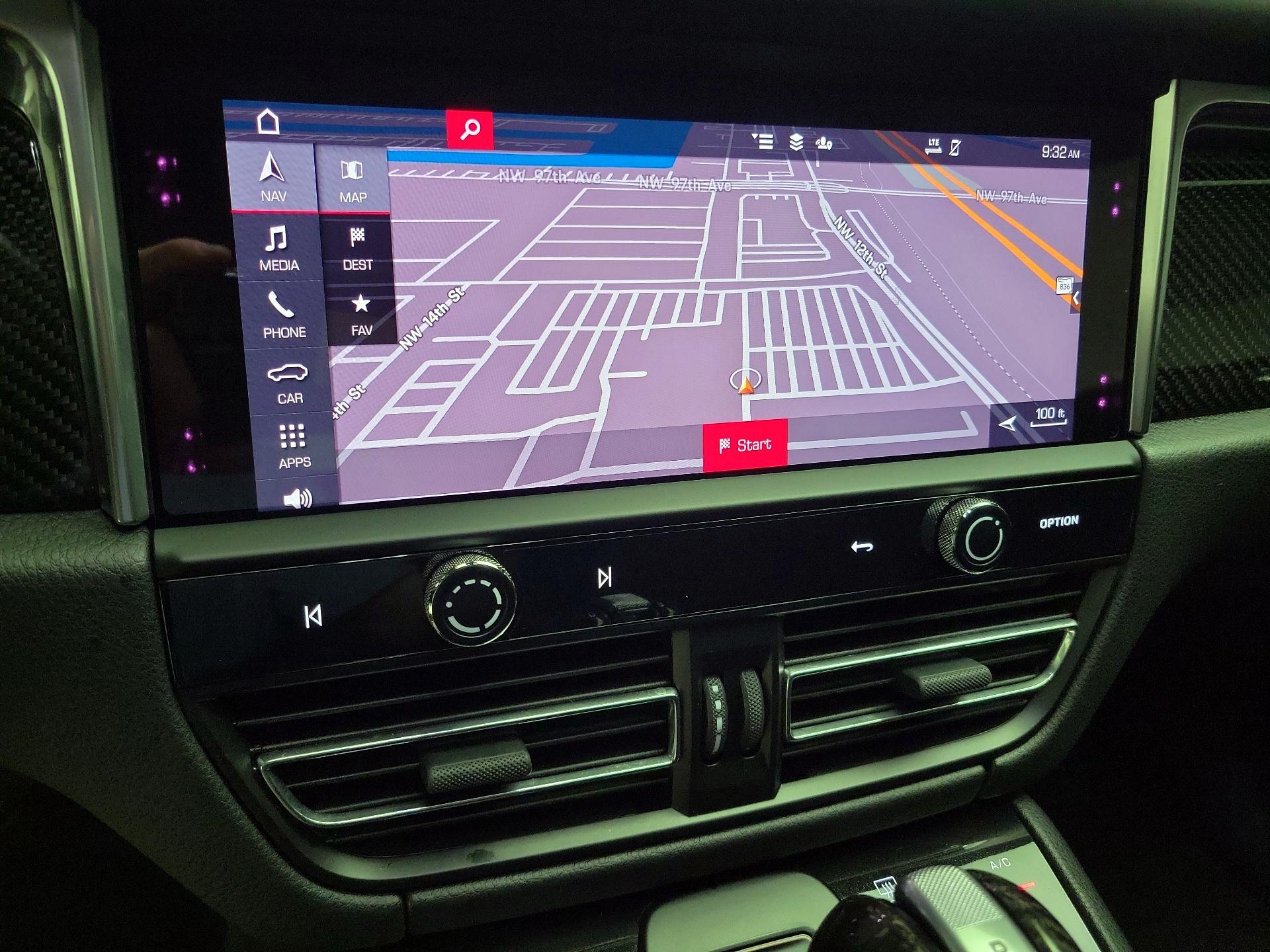 Thumbnail: 2022 Porsche Macan - 14