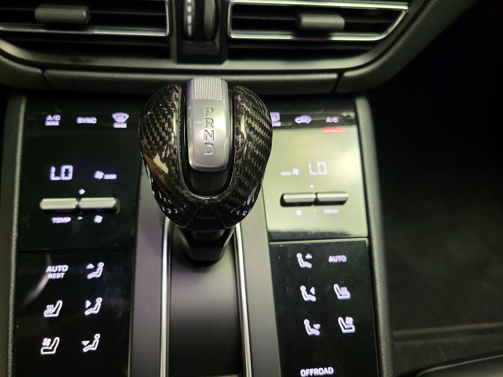 Thumbnail: 2022 Porsche Macan - 17