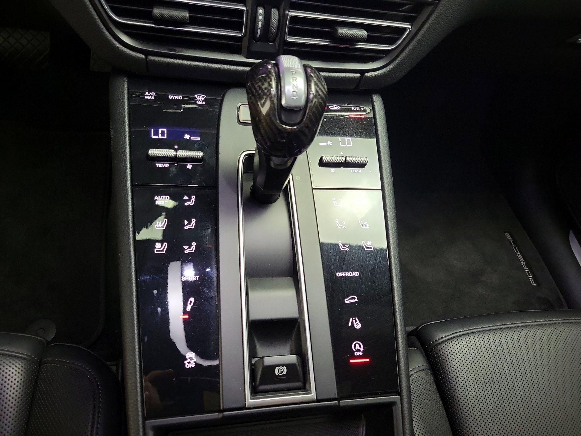 Thumbnail: 2022 Porsche Macan - 18