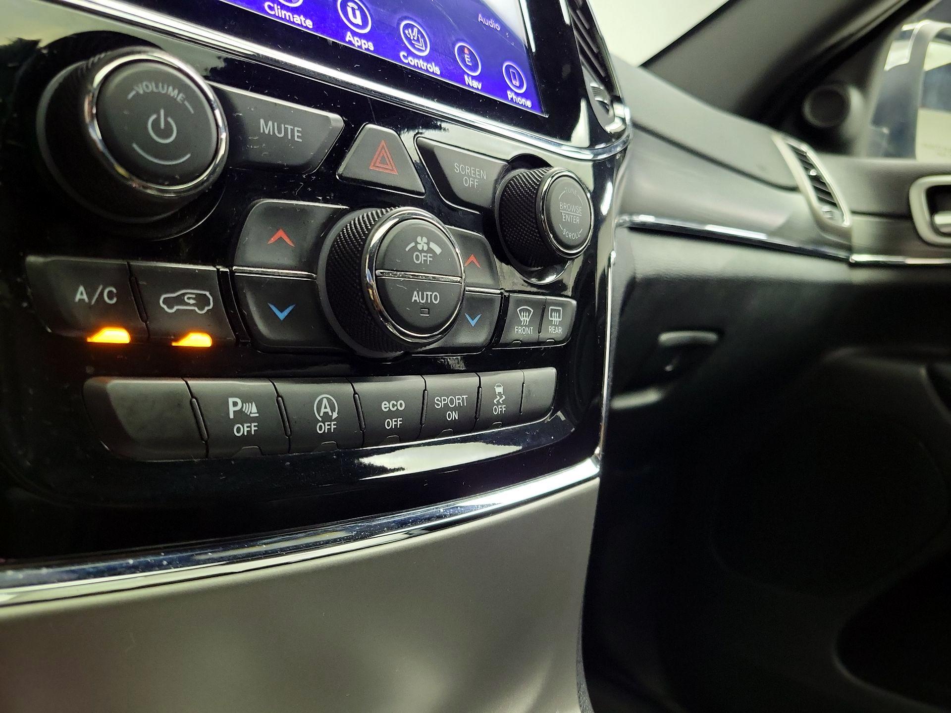 Thumbnail: 2019 Jeep Grand Cherokee - 17