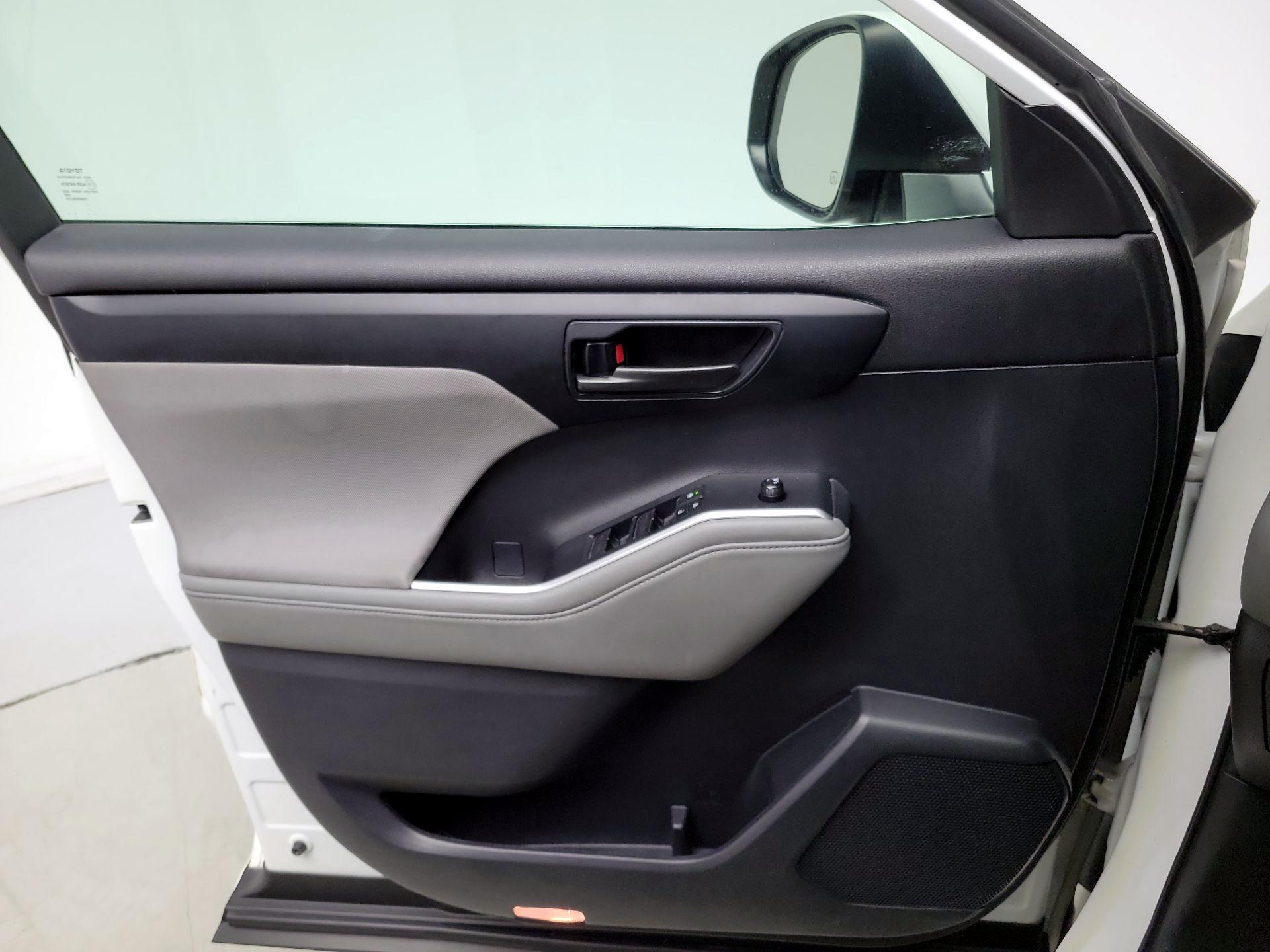 Thumbnail: 2021 Toyota Highlander - 12