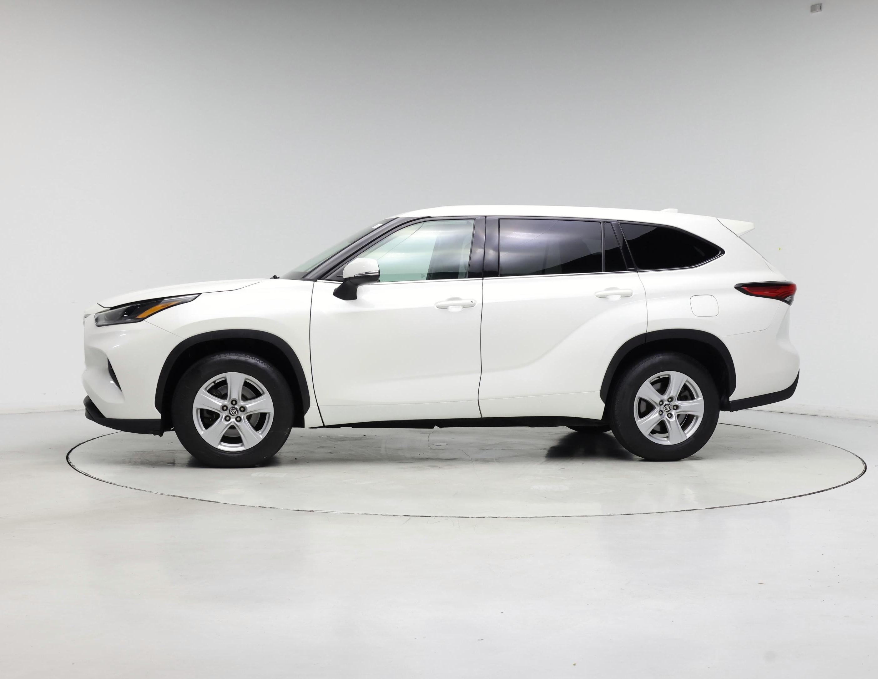Thumbnail: 2021 Toyota Highlander - 3