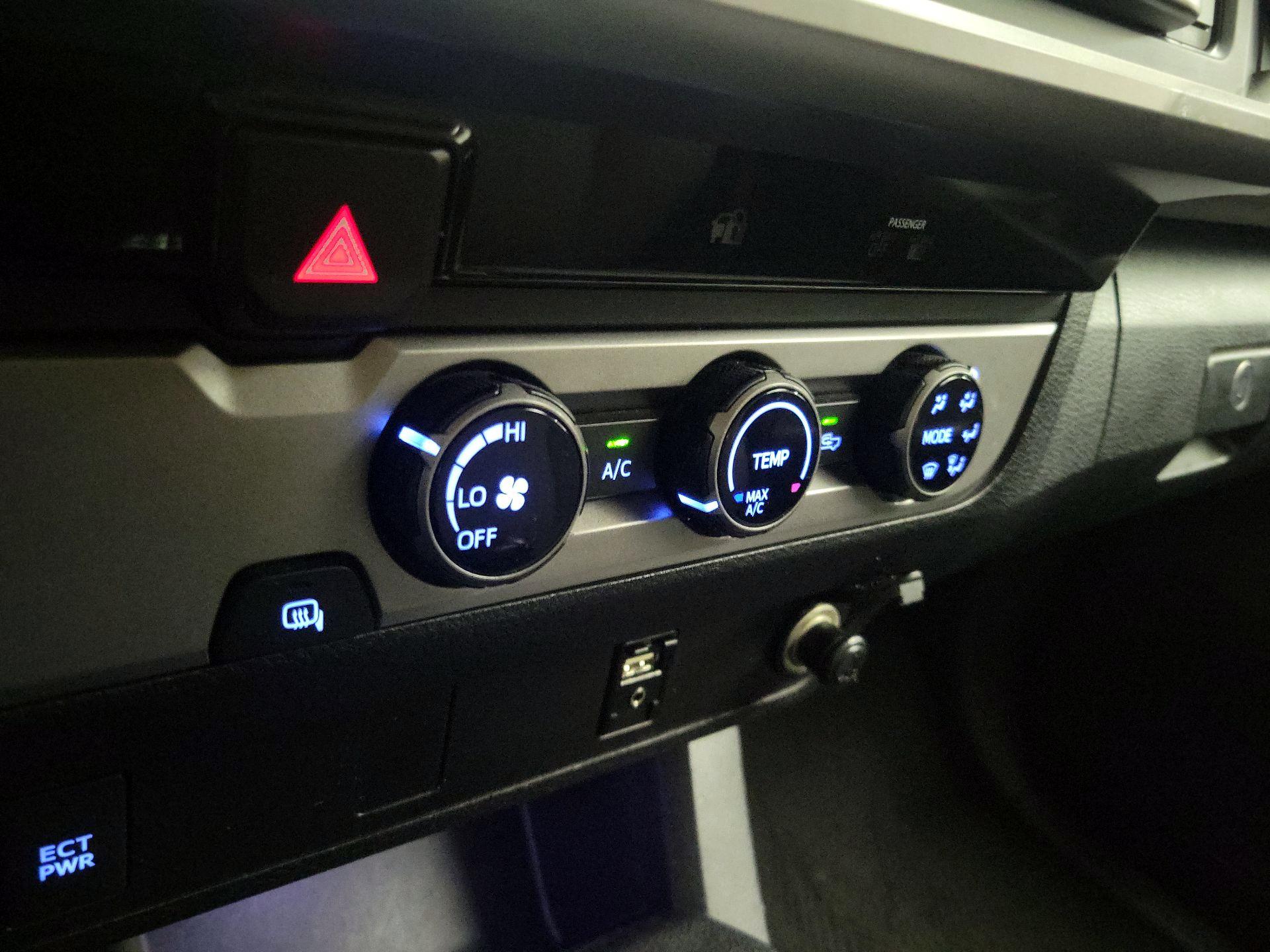 Thumbnail: 2016 Toyota Tacoma - 16