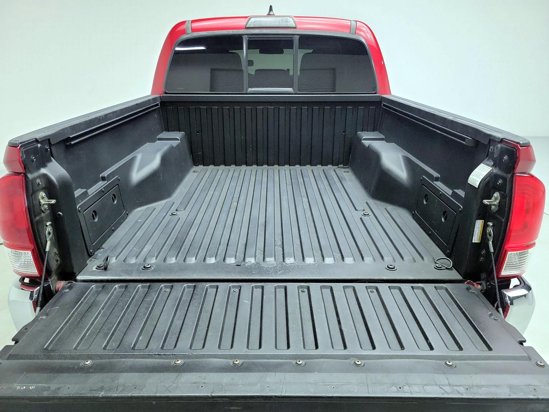 Thumbnail: 2016 Toyota Tacoma - 20