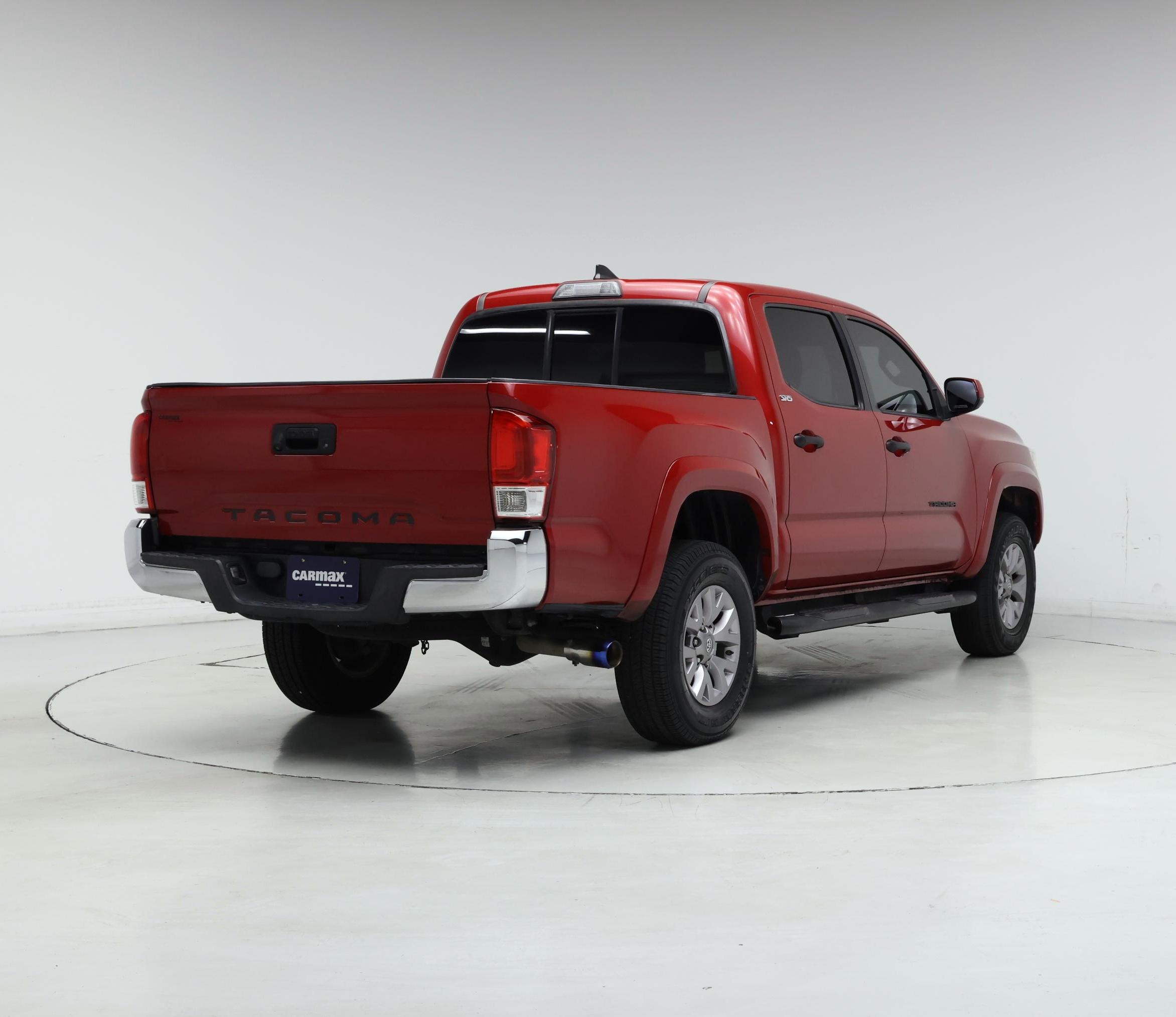 Thumbnail: 2016 Toyota Tacoma - 8