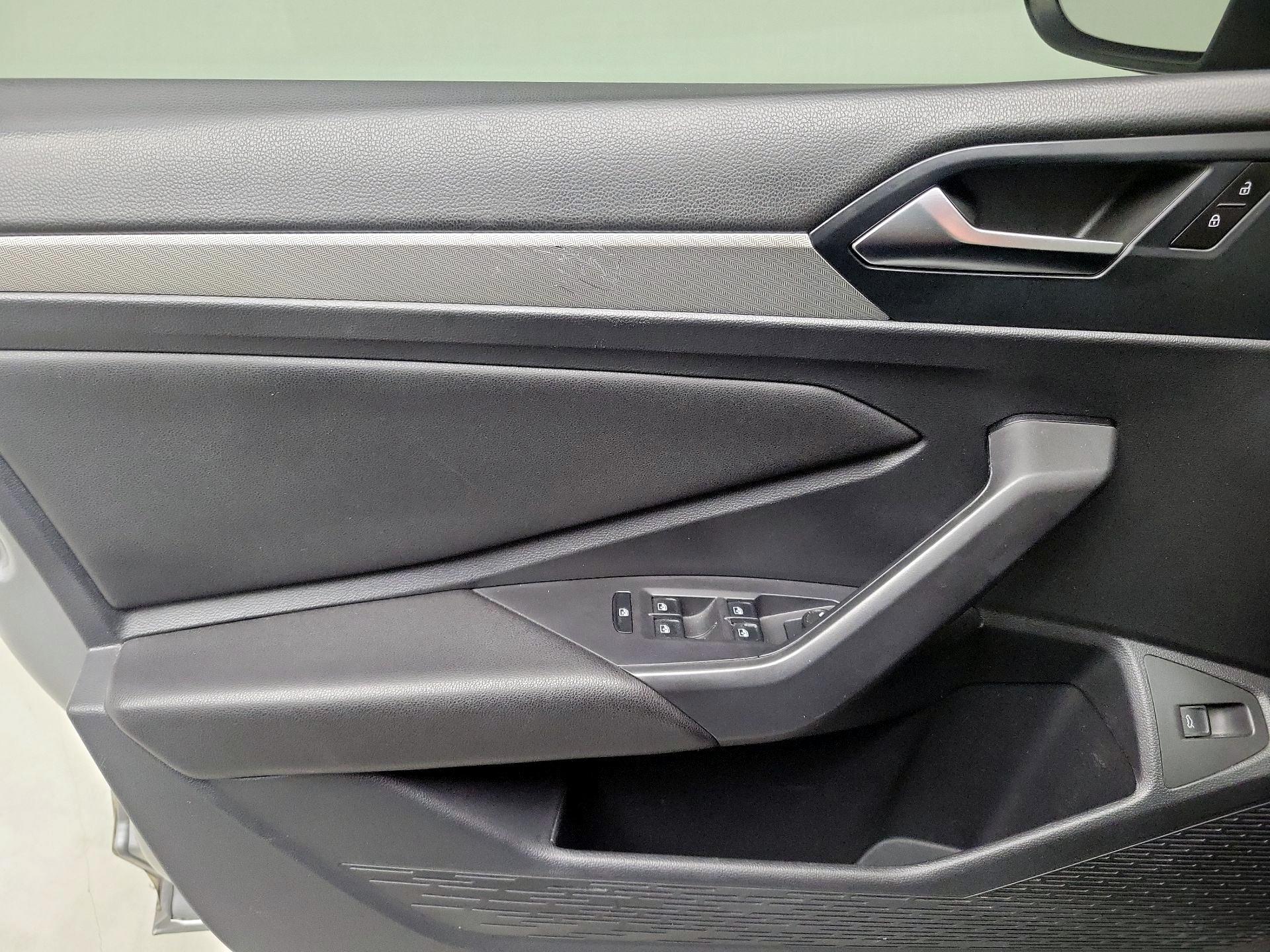 Thumbnail: 2019 Volkswagen Jetta - 12