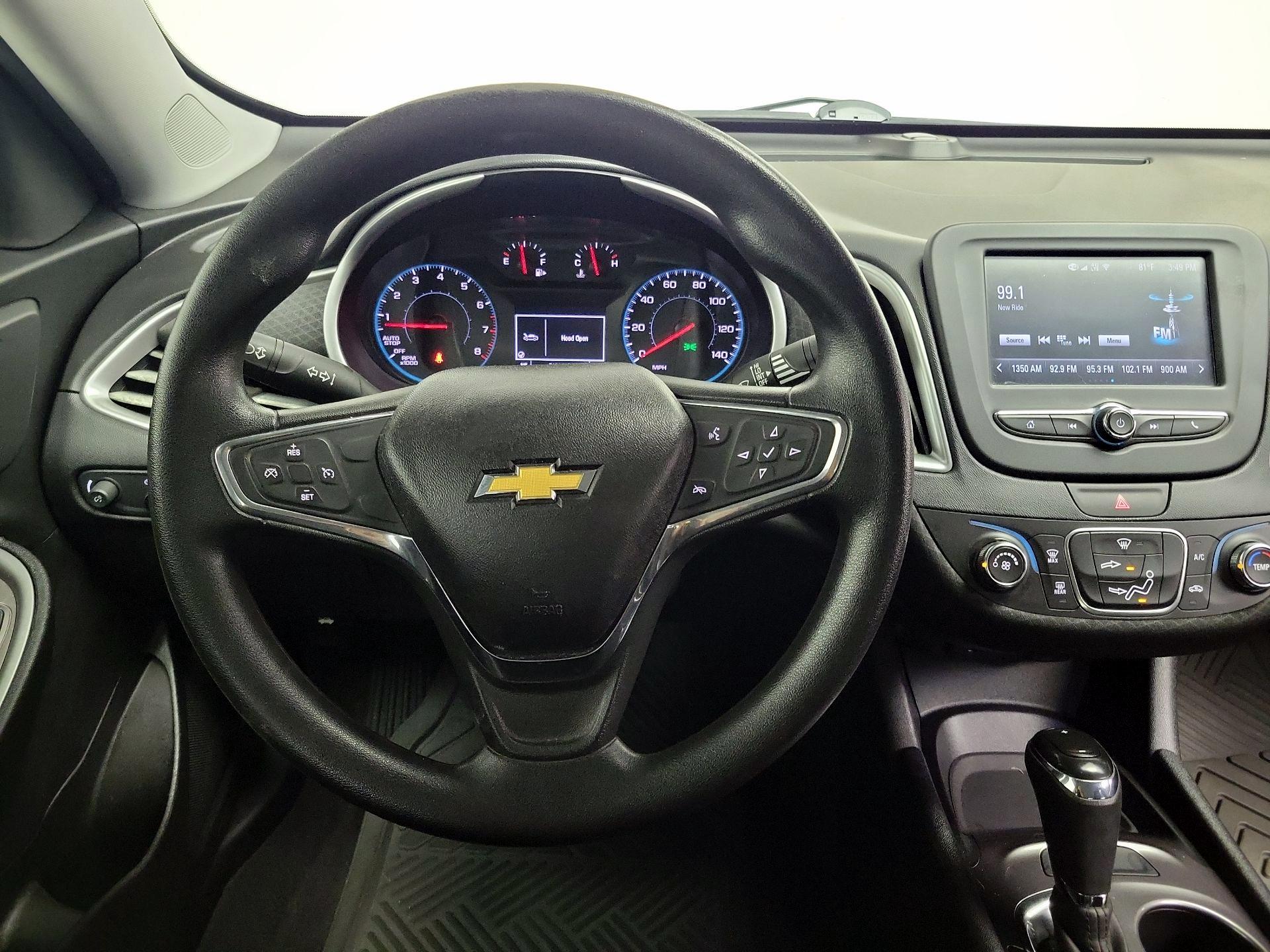 Thumbnail: 2018 Chevrolet Malibu - 10