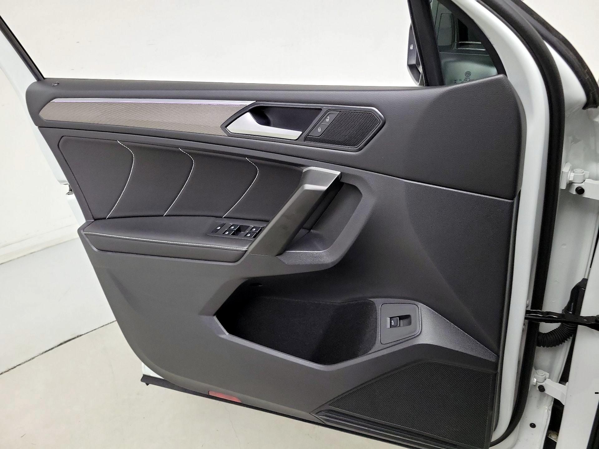 Thumbnail: 2024 Volkswagen Tiguan - 12