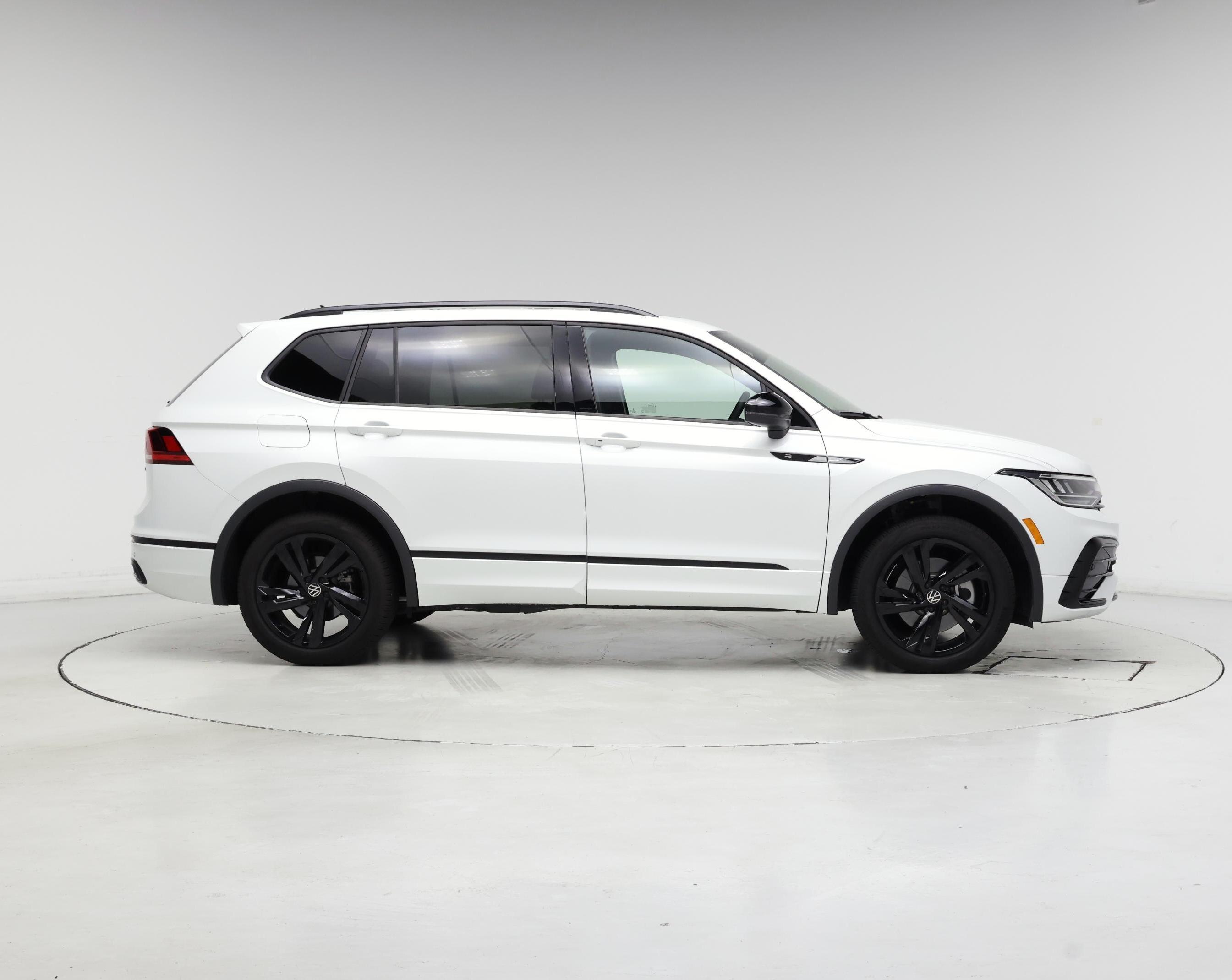Thumbnail: 2024 Volkswagen Tiguan - 7