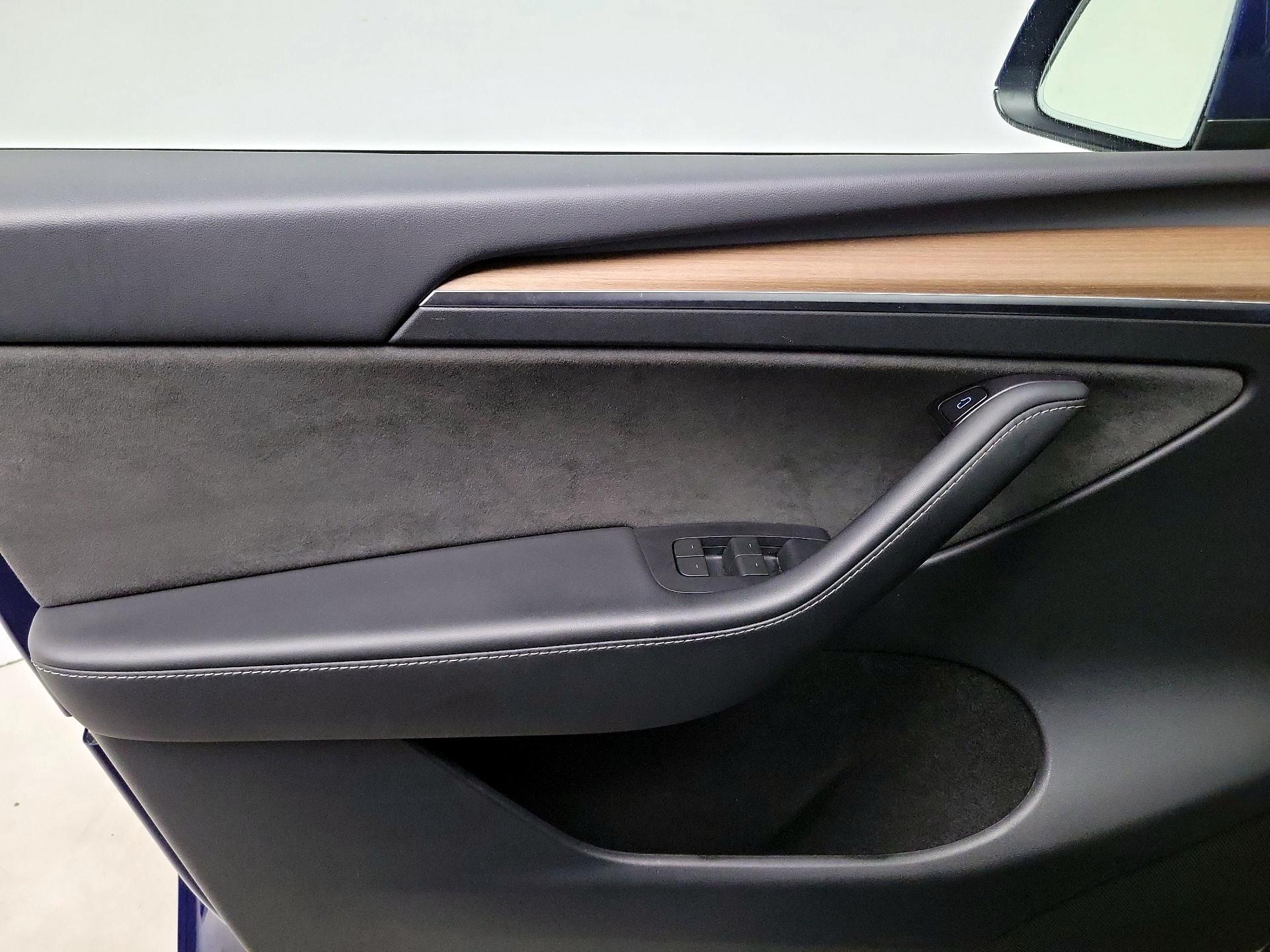 Thumbnail: 2023 Tesla Model Y - 12