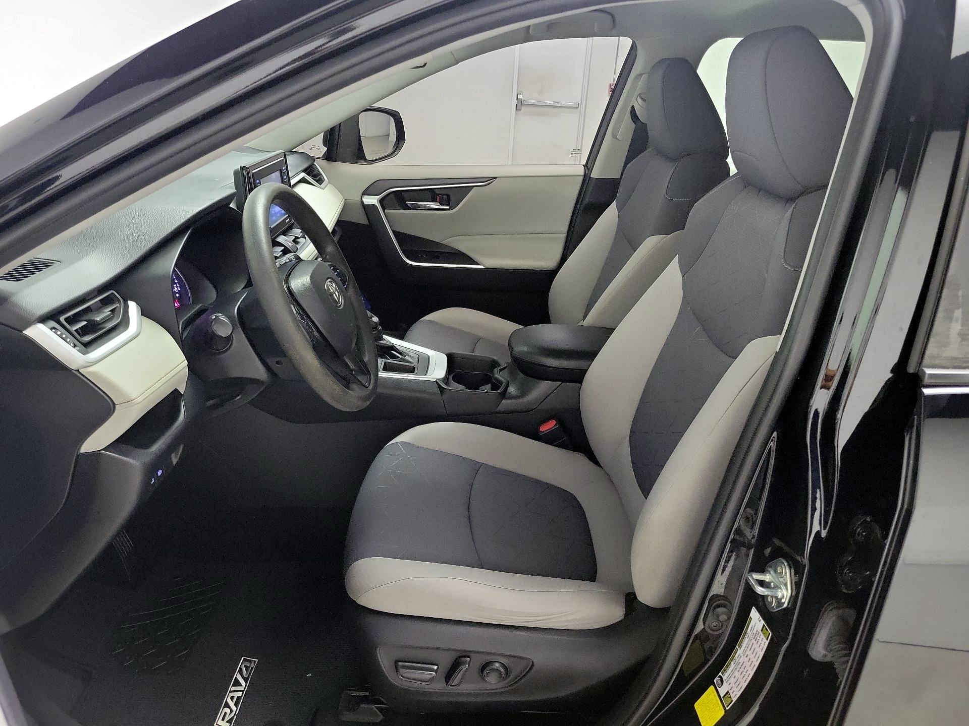 Thumbnail: 2020 Toyota RAV4 - 11