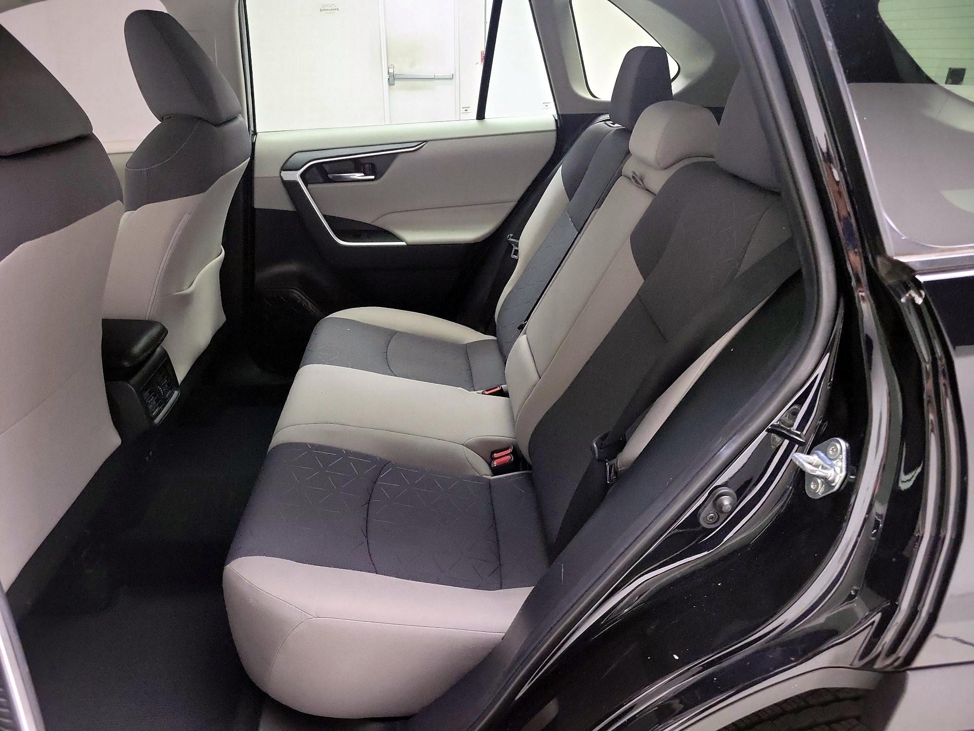 Thumbnail: 2020 Toyota RAV4 - 19