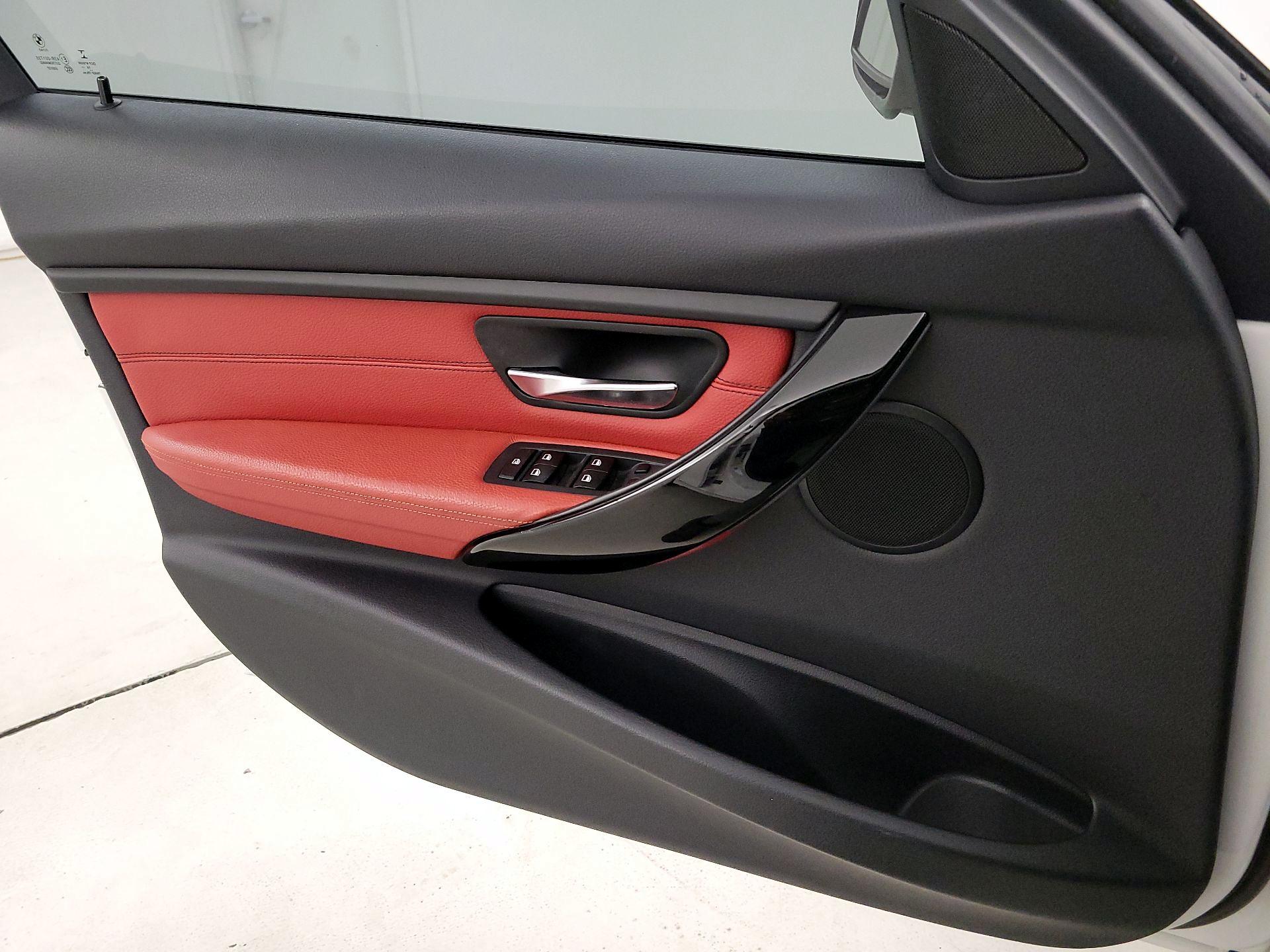 Thumbnail: 2015 BMW 3 Series - 12