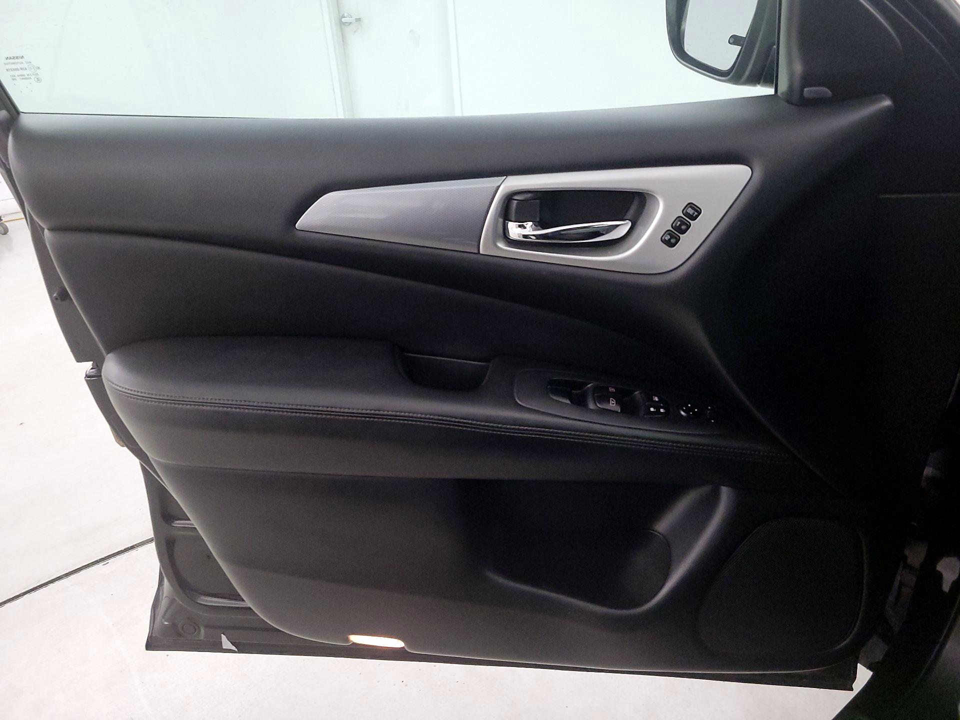 Thumbnail: 2019 Nissan Pathfinder - 12