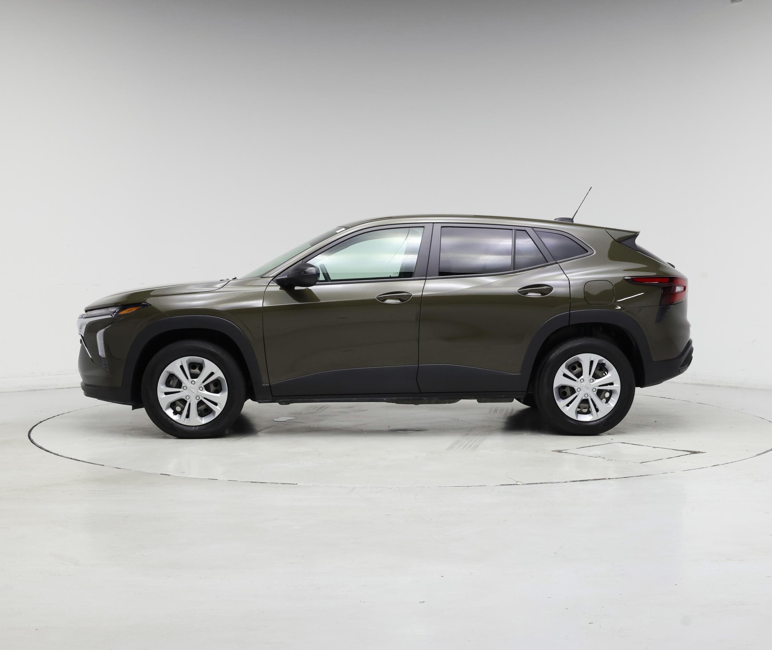 Thumbnail: 2024 Chevrolet Trax - 3
