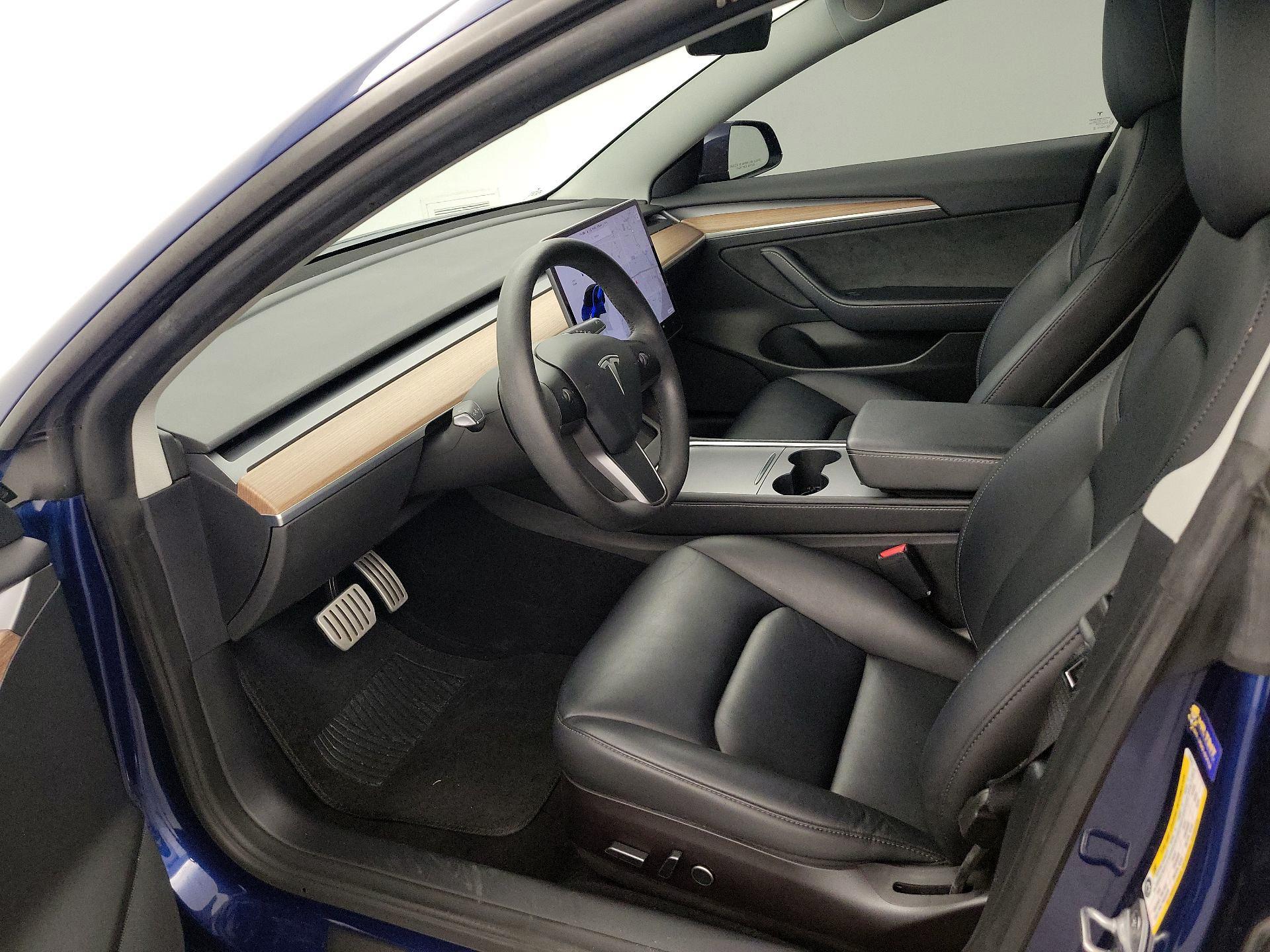 Thumbnail: 2022 Tesla Model 3 - 11