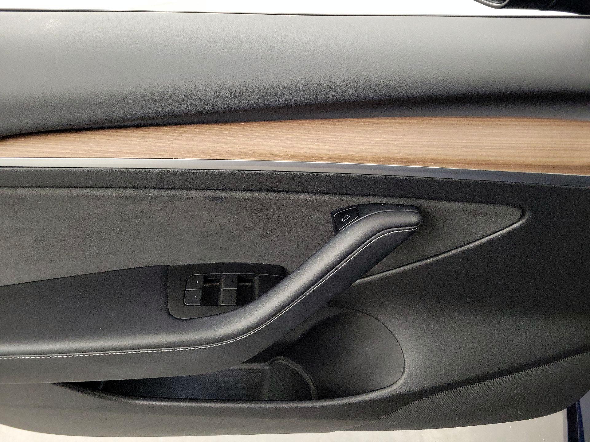 Thumbnail: 2022 Tesla Model 3 - 12