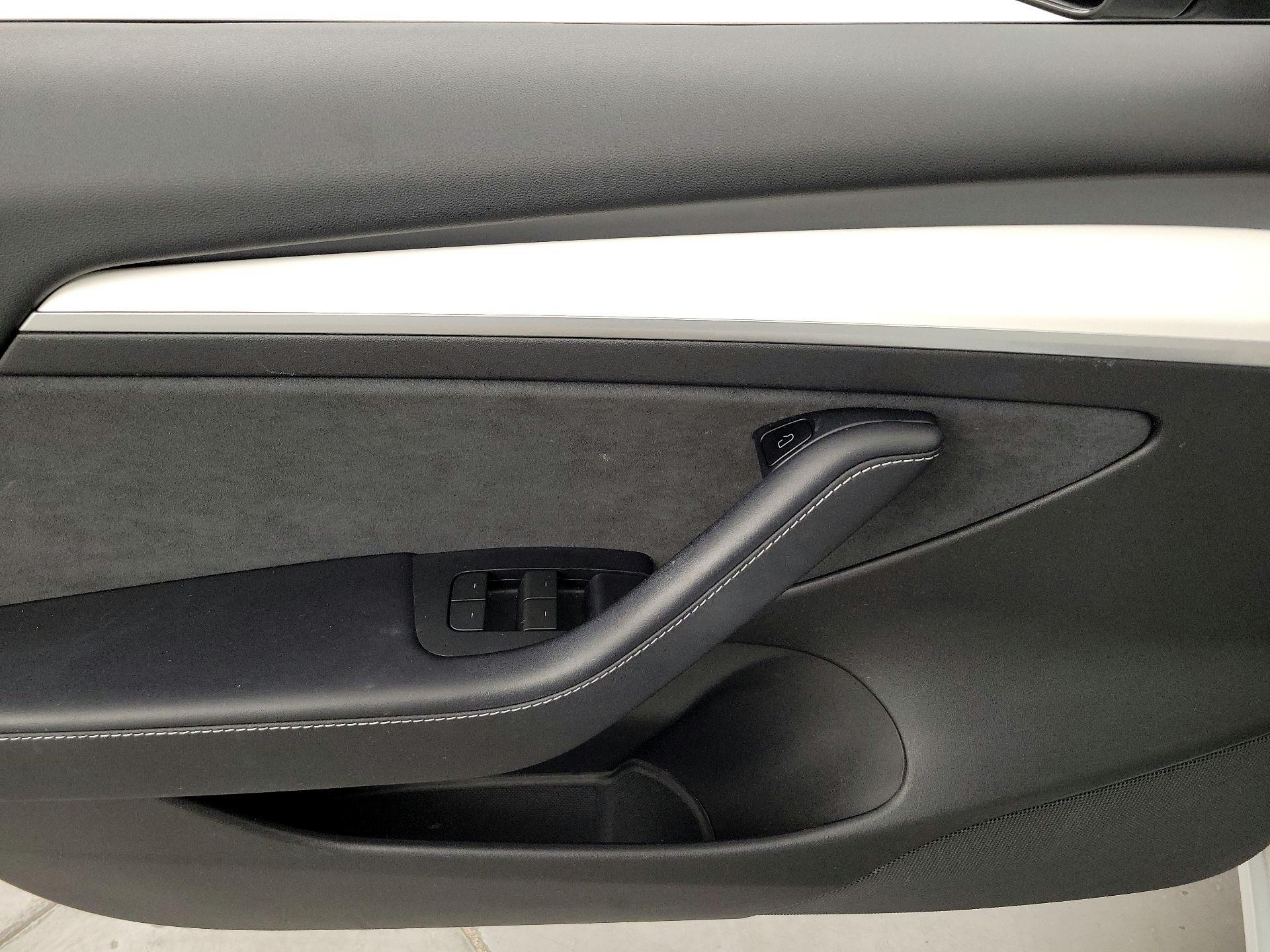 Thumbnail: 2022 Tesla Model 3 - 12