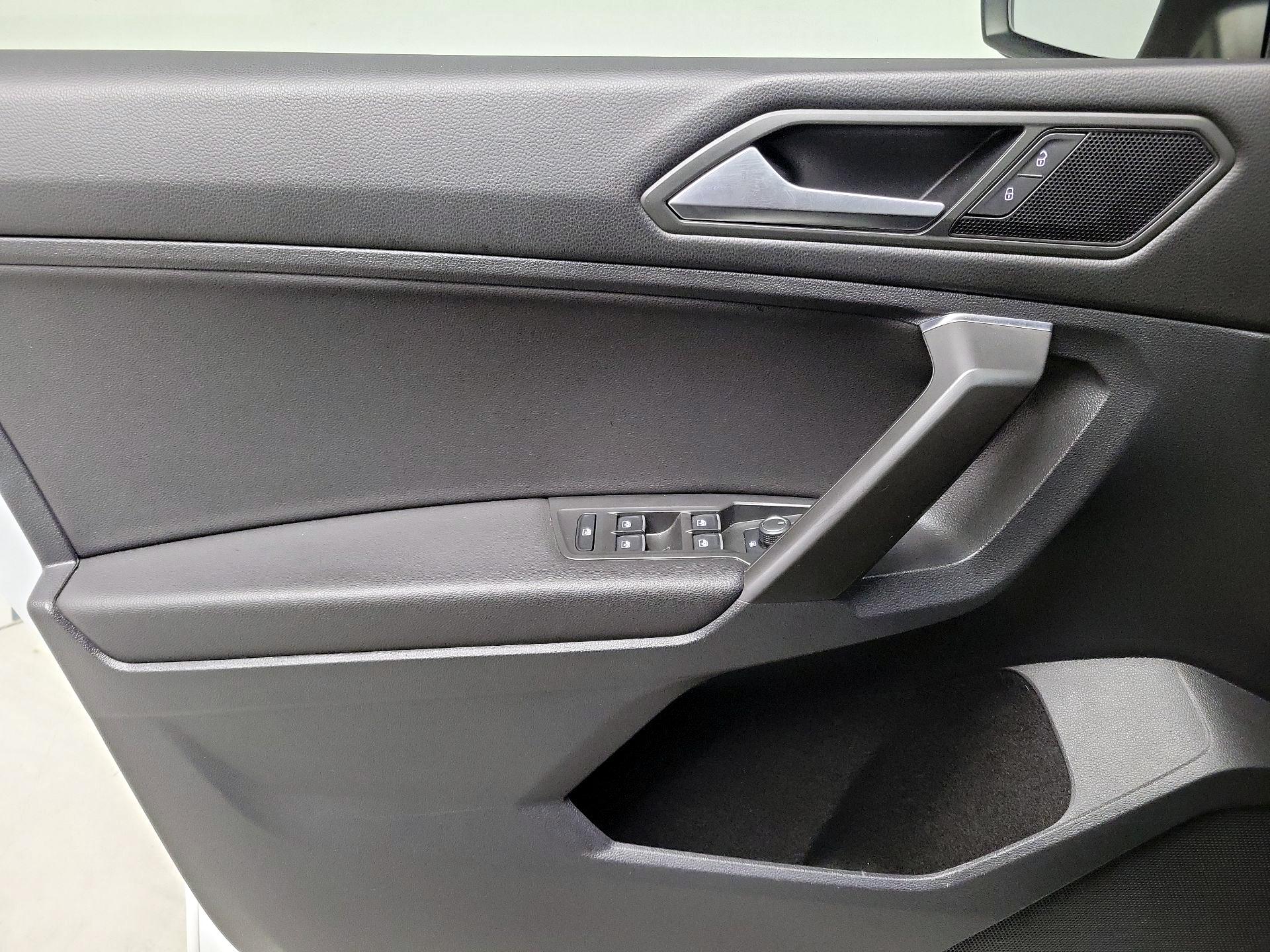 Thumbnail: 2021 Volkswagen Tiguan - 12