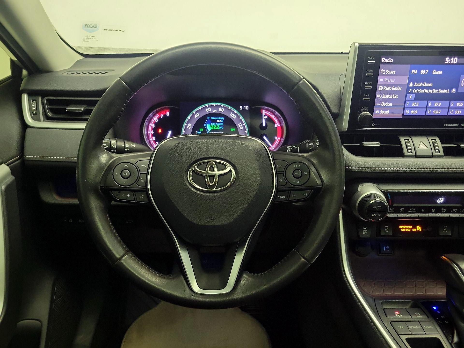 Thumbnail: 2019 Toyota RAV4 - 10