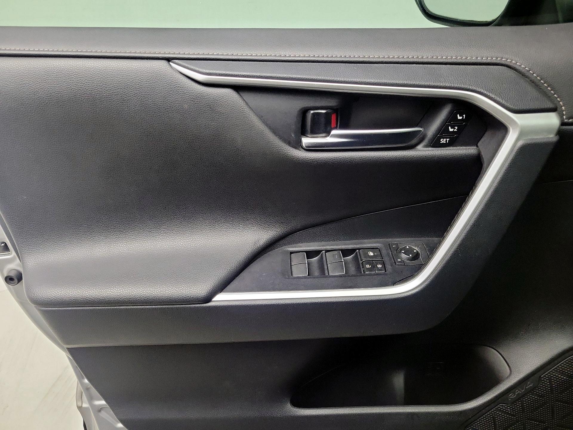 Thumbnail: 2019 Toyota RAV4 - 12