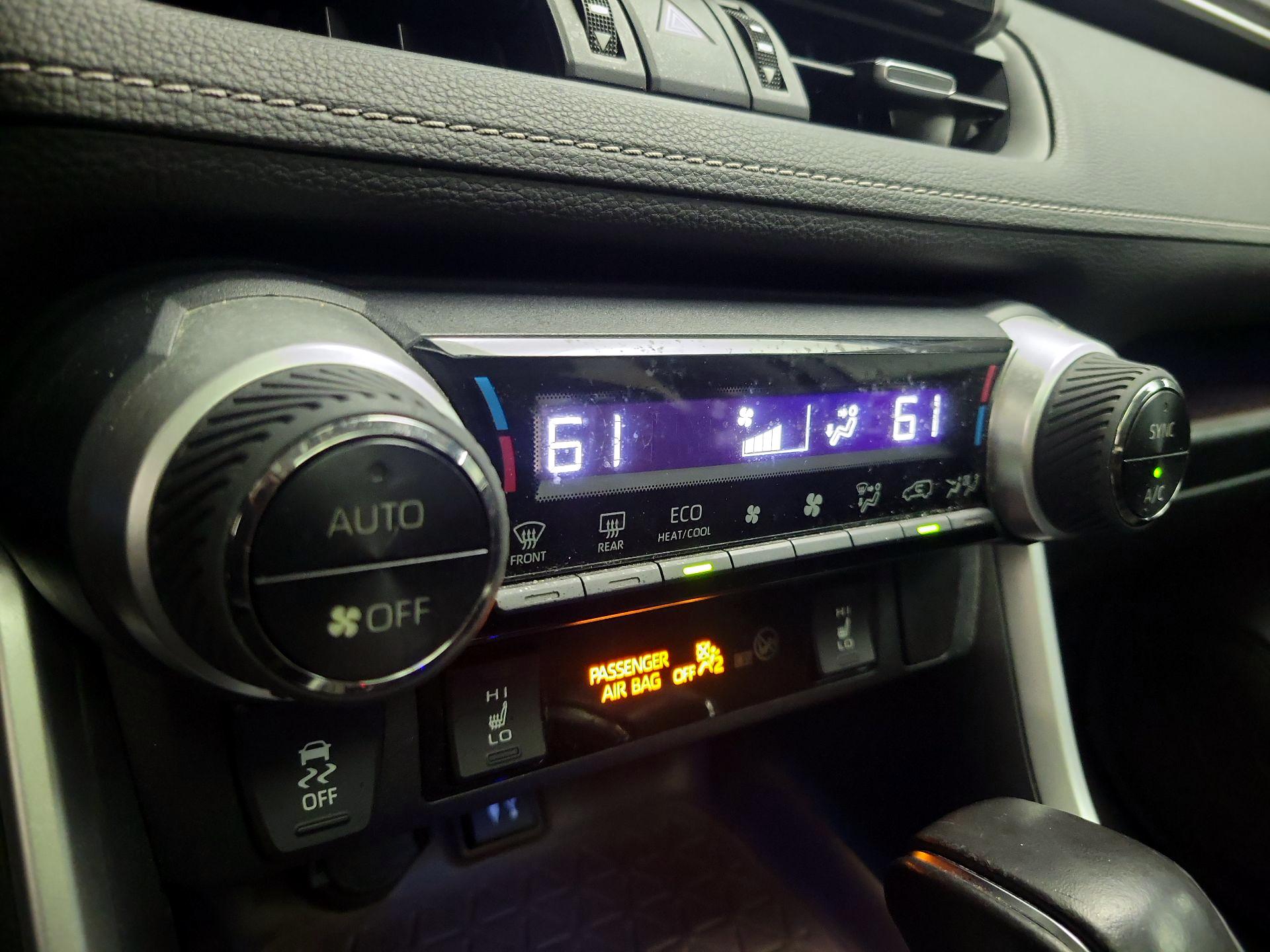 Thumbnail: 2019 Toyota RAV4 - 17